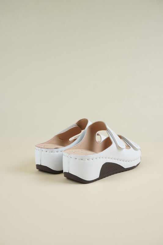 Open-Toe Wide-Fit Wedge Slippers - White