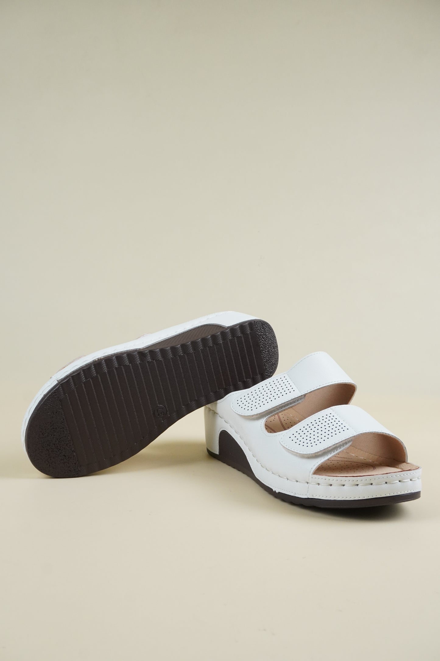 Open-Toe Wide-Fit Wedge Slippers - White