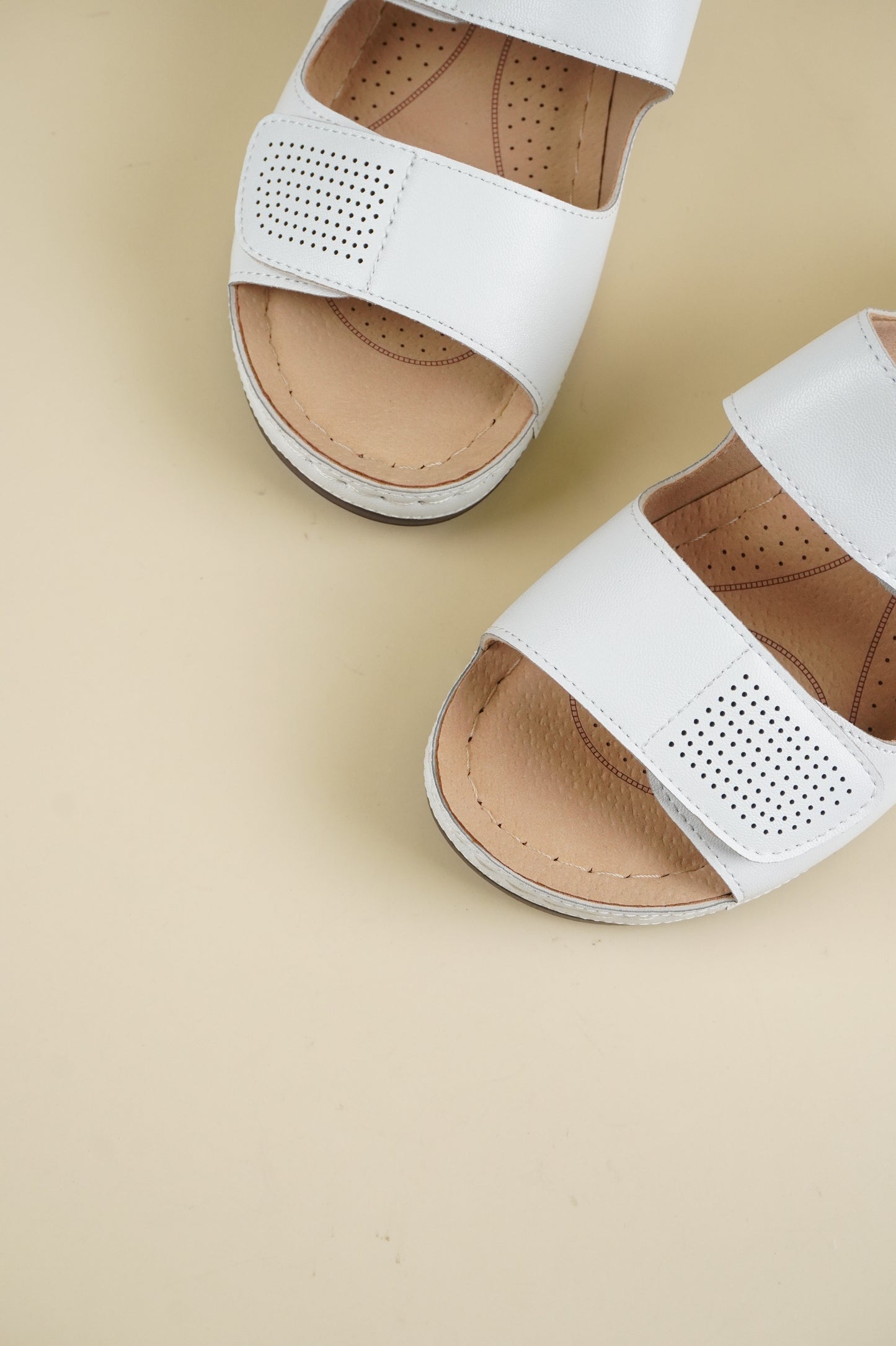 Open-Toe Wide-Fit Wedge Slippers - White