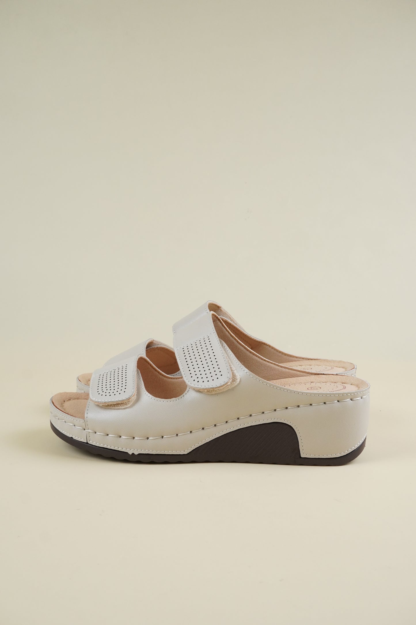 Open-Toe Wide-Fit Wedge Slippers - Beige