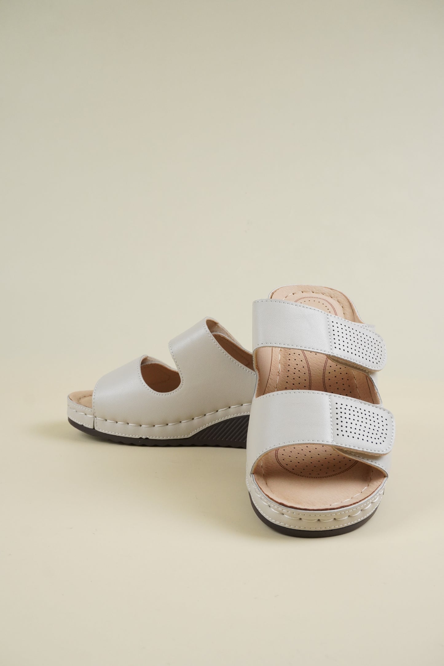 Open-Toe Wide-Fit Wedge Slippers - Beige