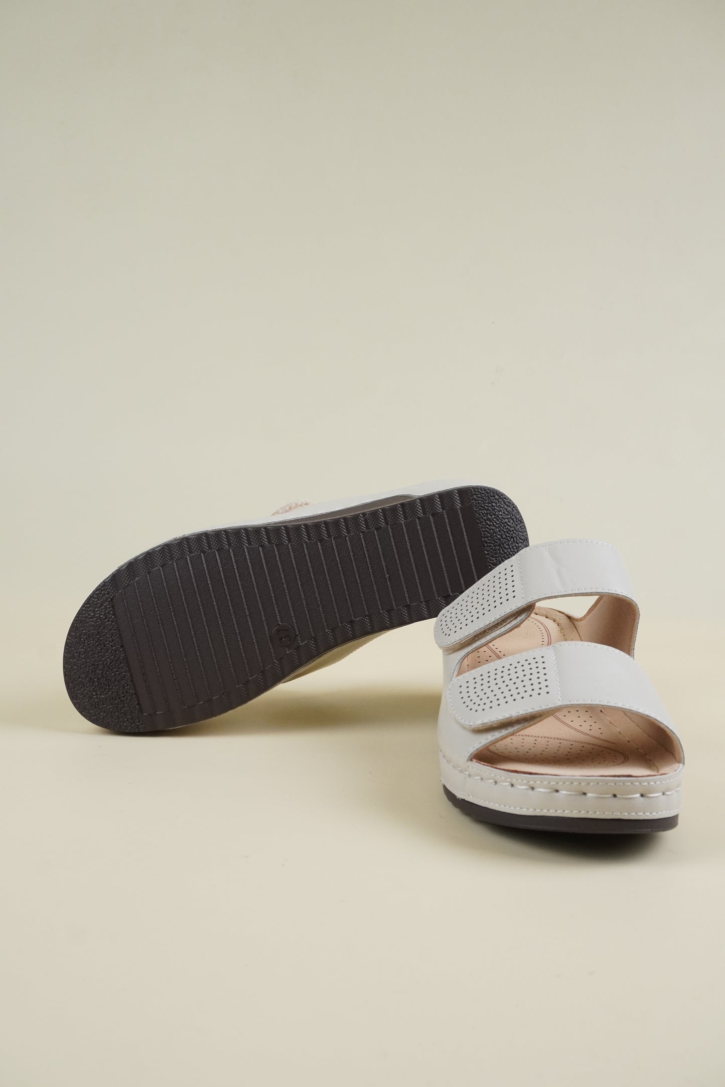 Open-Toe Wide-Fit Wedge Slippers - Beige