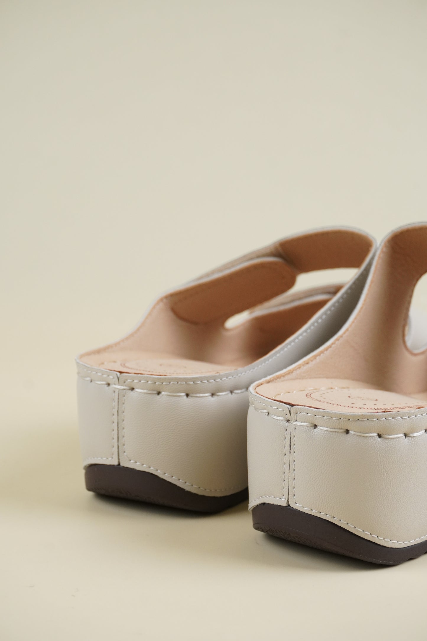 Open-Toe Wide-Fit Wedge Slippers - Beige