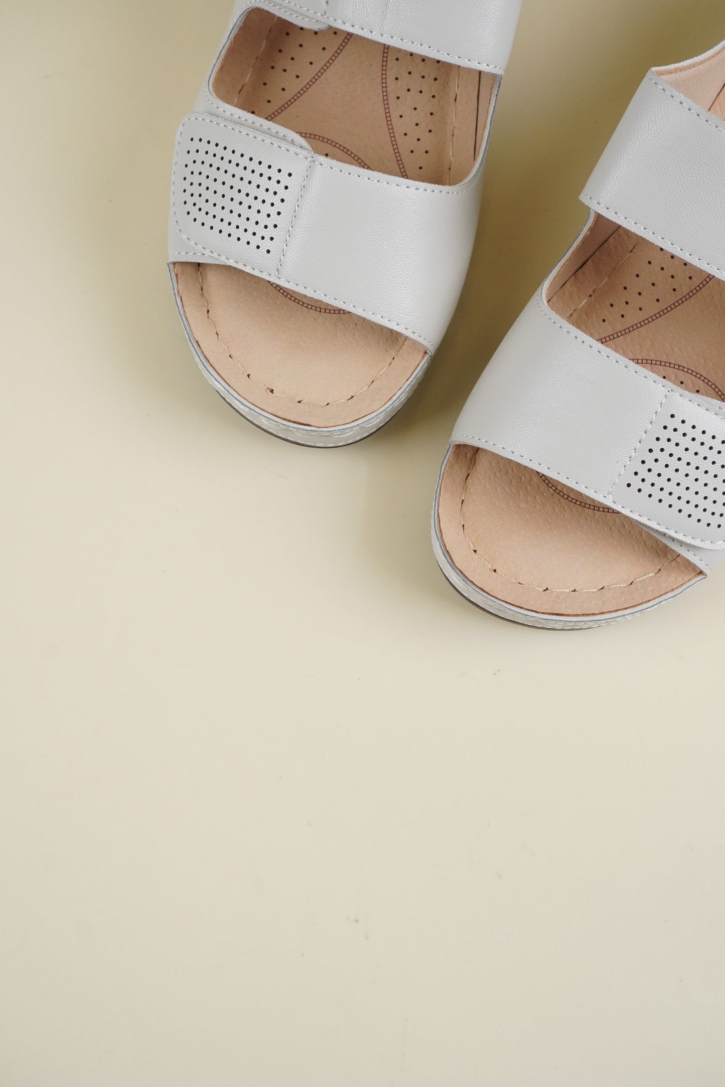 Open-Toe Wide-Fit Wedge Slippers - Beige