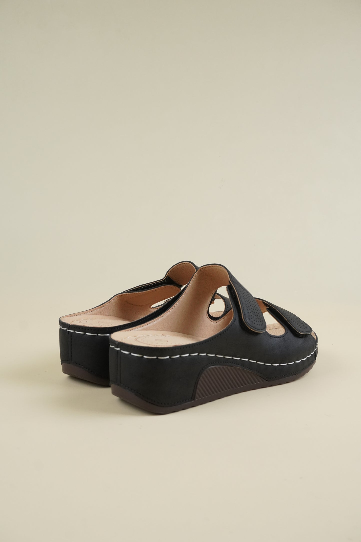 Open-Toe Wide-Fit Wedge Slippers - Black