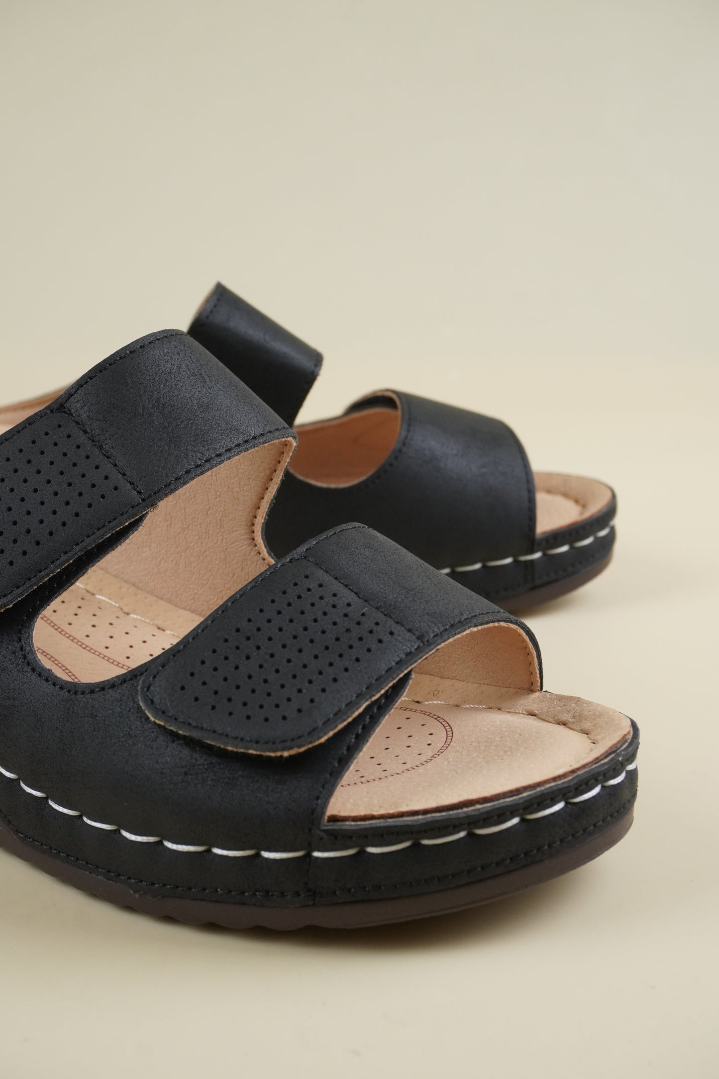 Open-Toe Wide-Fit Wedge Slippers - Black