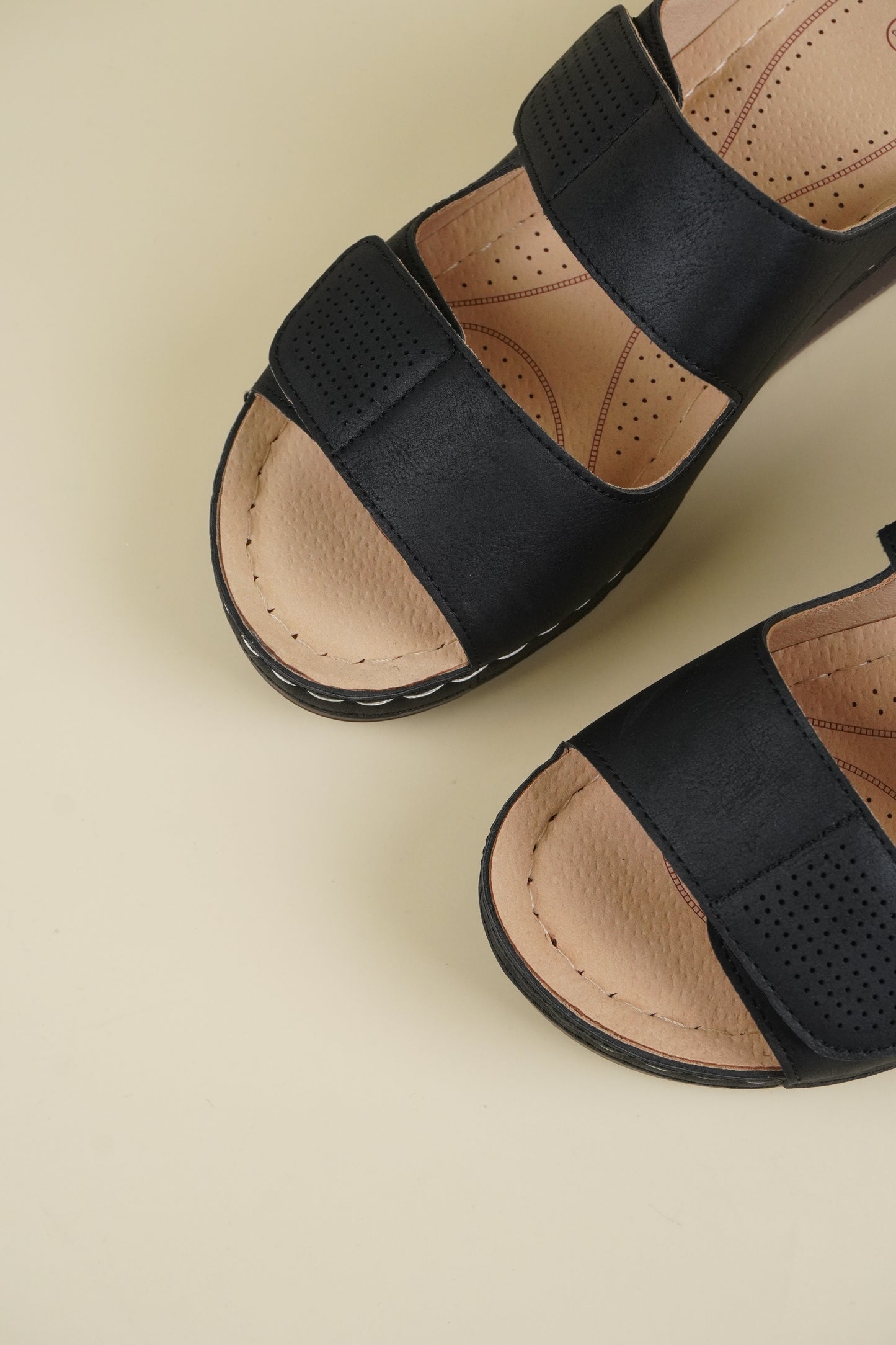 Open-Toe Wide-Fit Wedge Slippers - Black