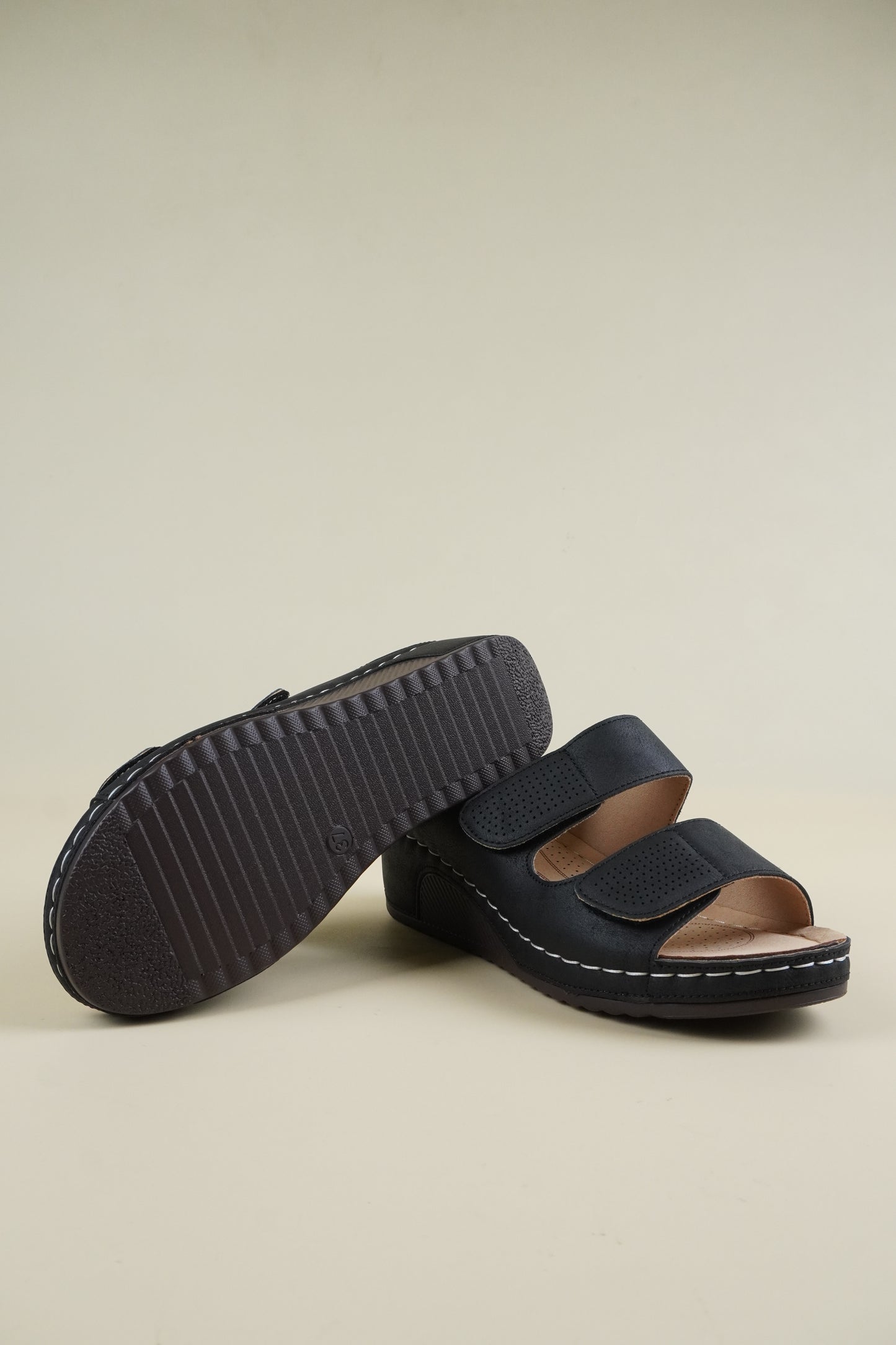 Open-Toe Wide-Fit Wedge Slippers - Black