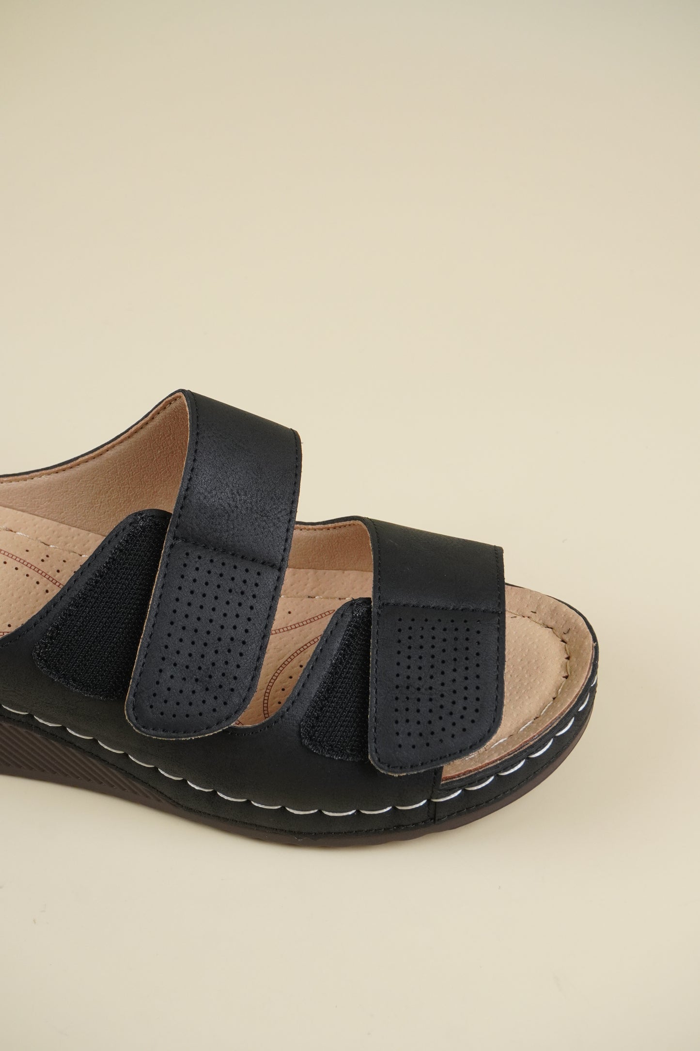 Open-Toe Wide-Fit Wedge Slippers - Black