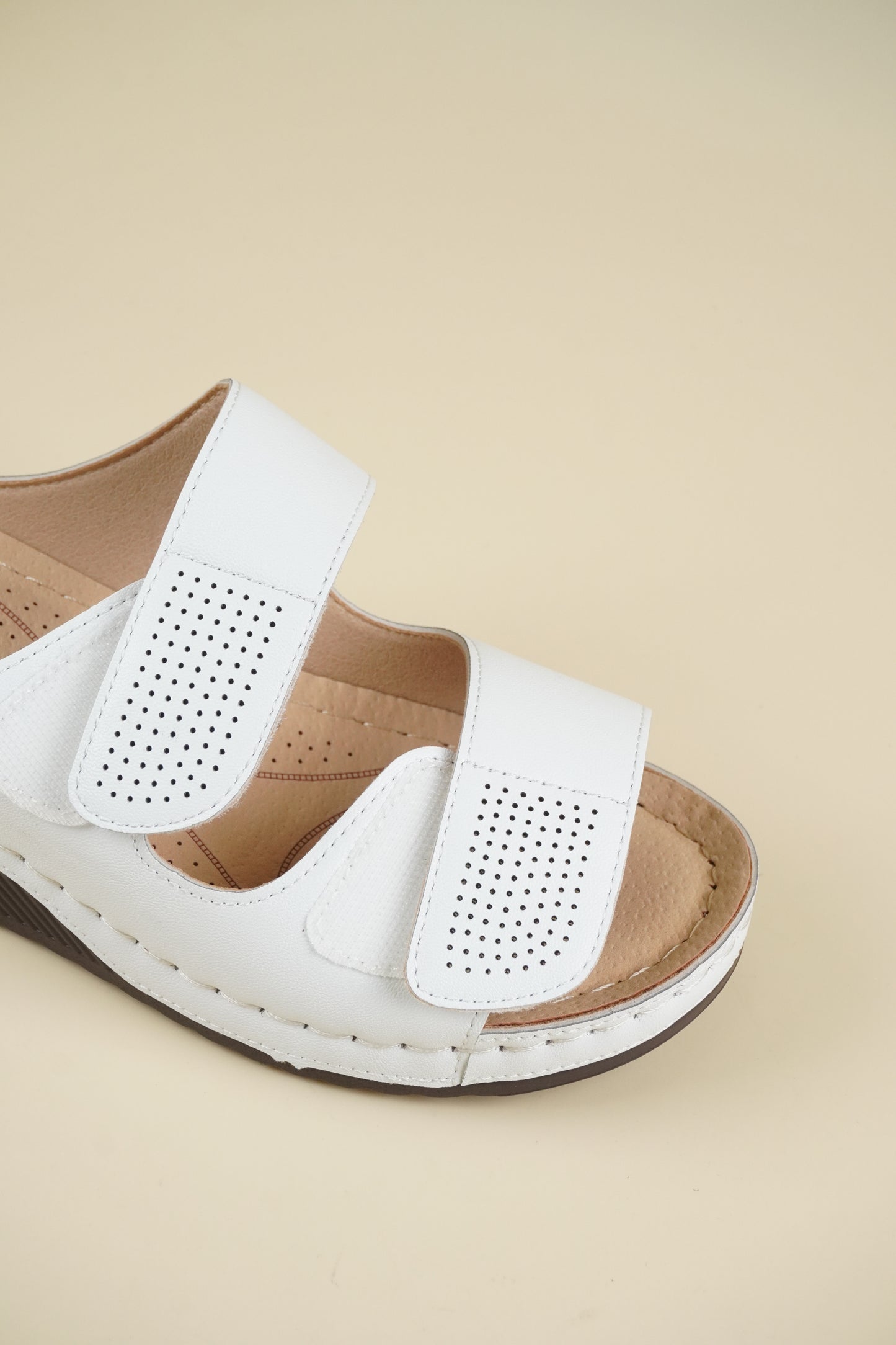 Open-Toe Wide-Fit Wedge Slippers - White