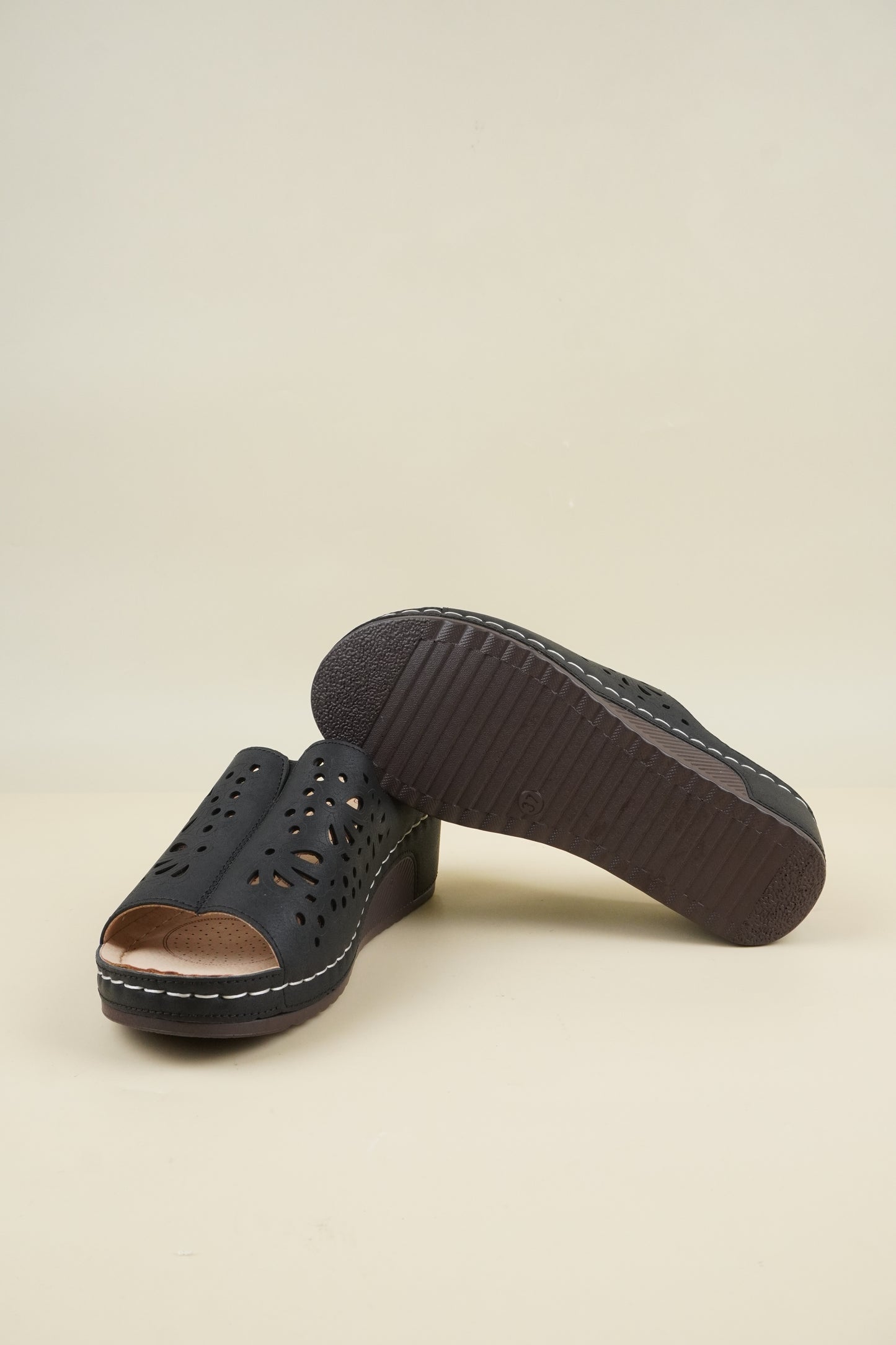 Open-Toe Wide-Fit Slippers - Black