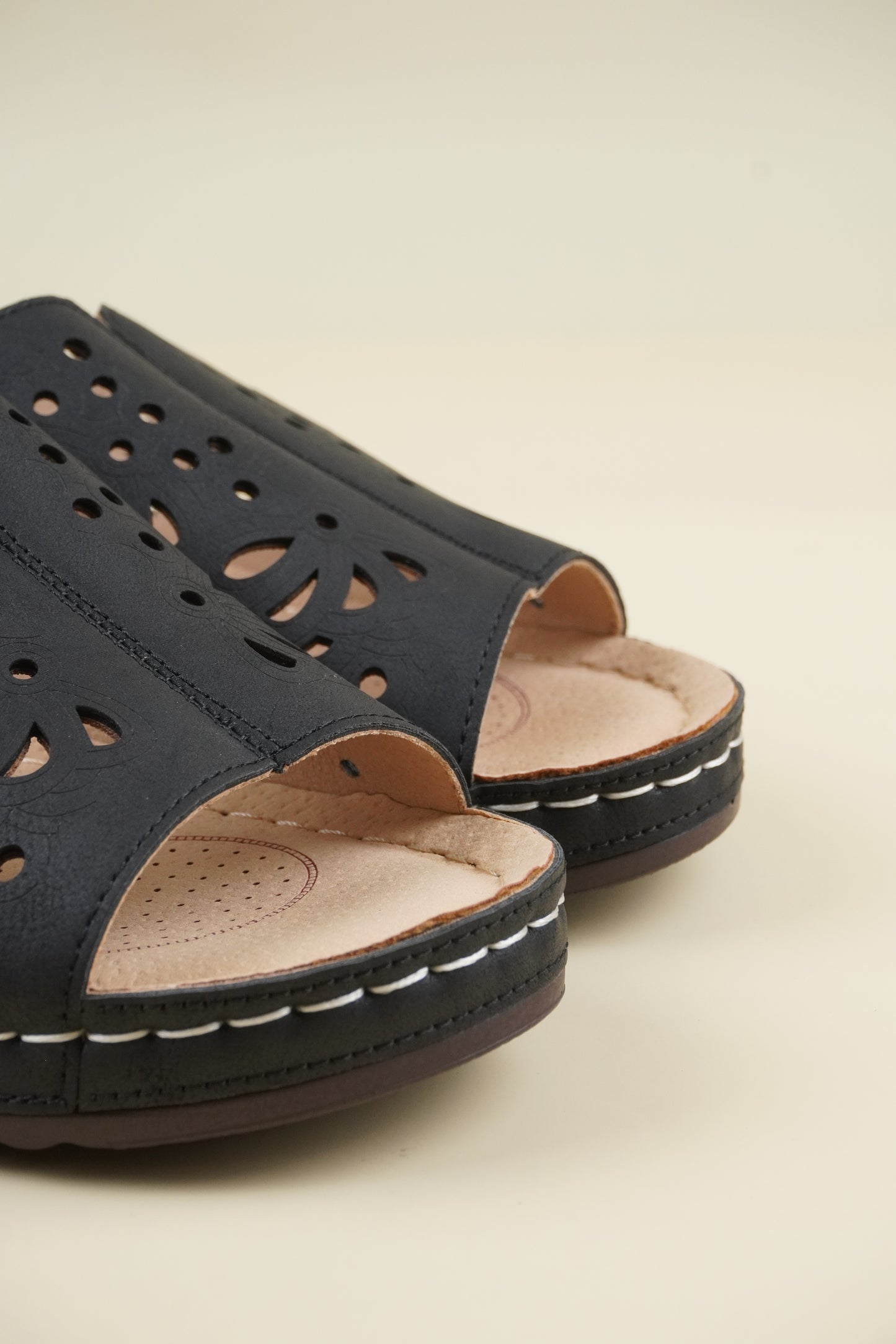 Open-Toe Wide-Fit Slippers - Black