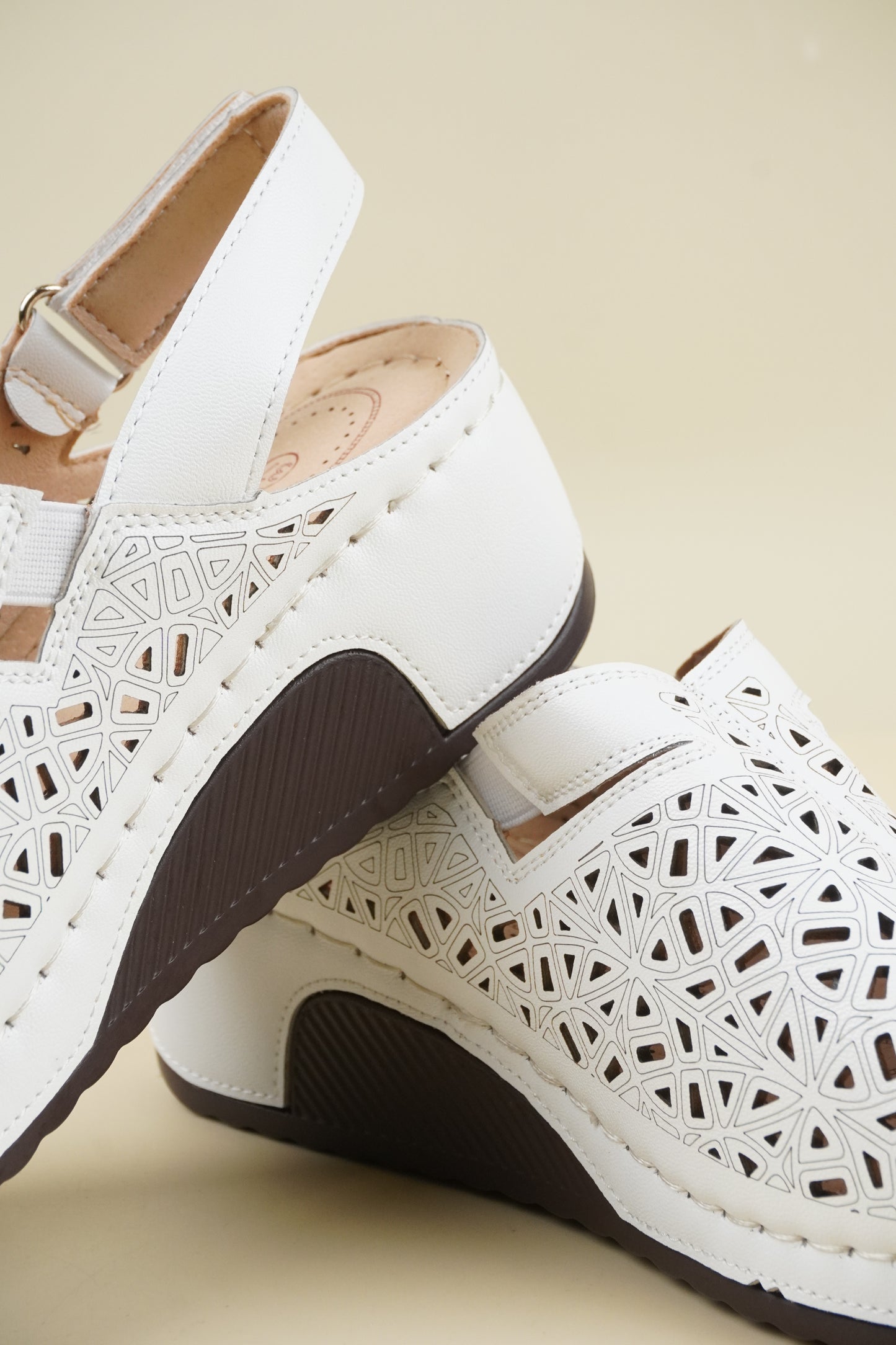 Open-Toe Wide-Fit Sandals - White