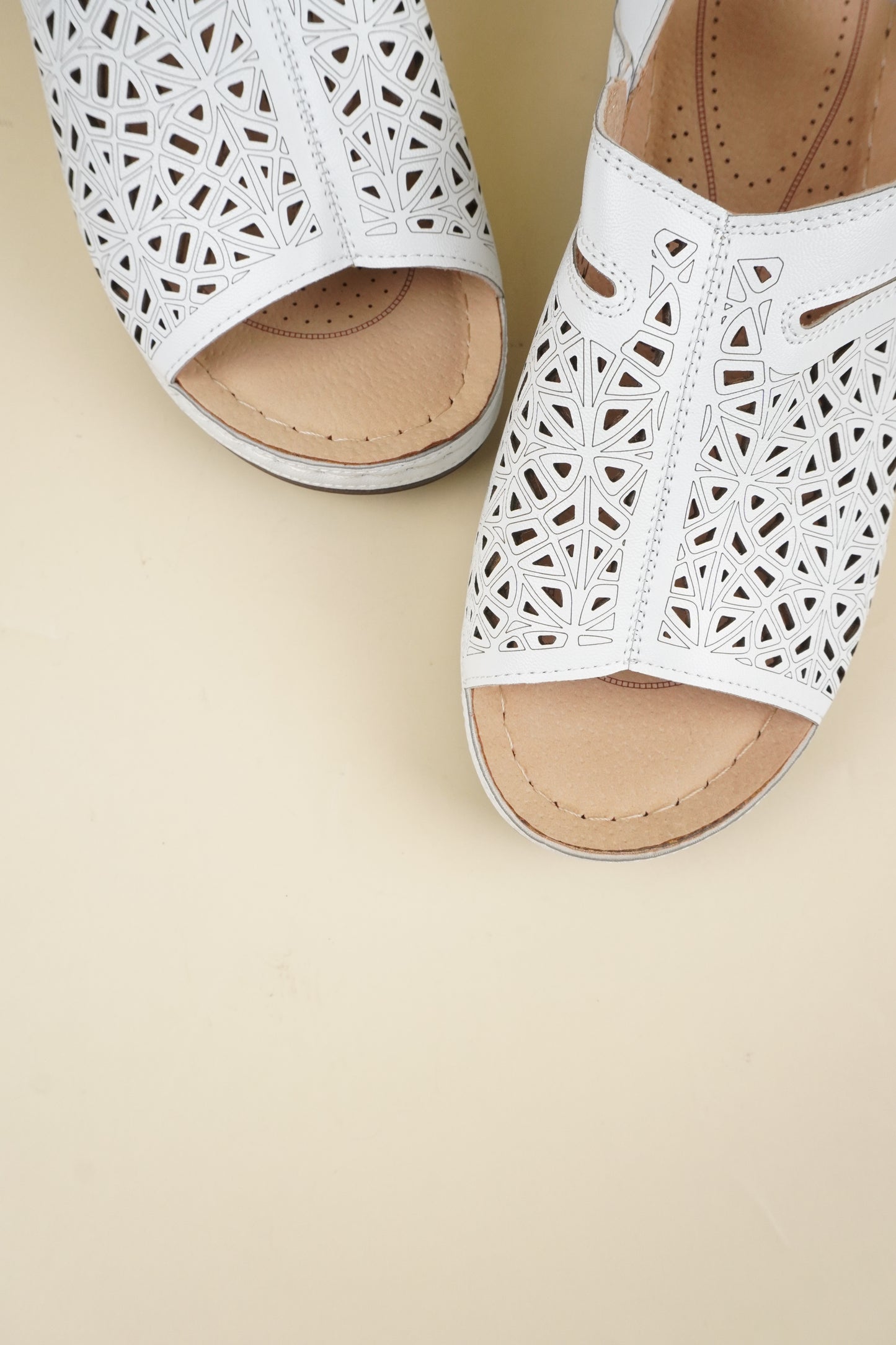 Open-Toe Wide-Fit Sandals - White