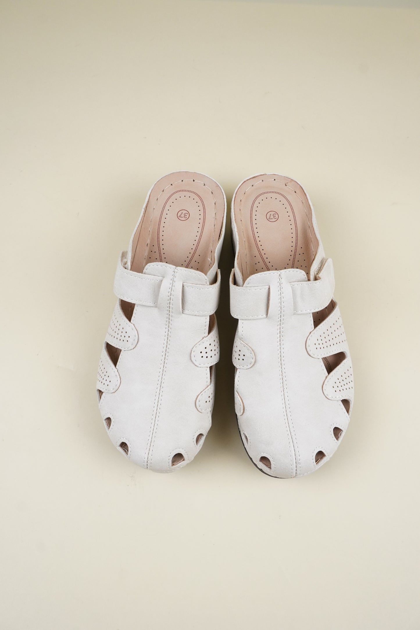 Wide-Fit Round-Toe Breathable Women's Slippers - Beige