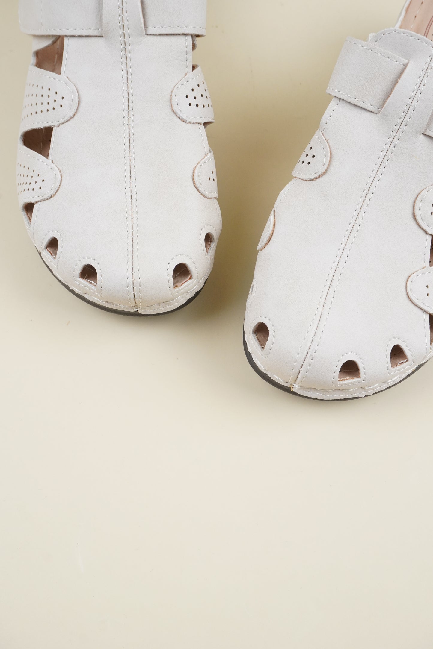 Wide-Fit Round-Toe Breathable Women's Slippers - Beige