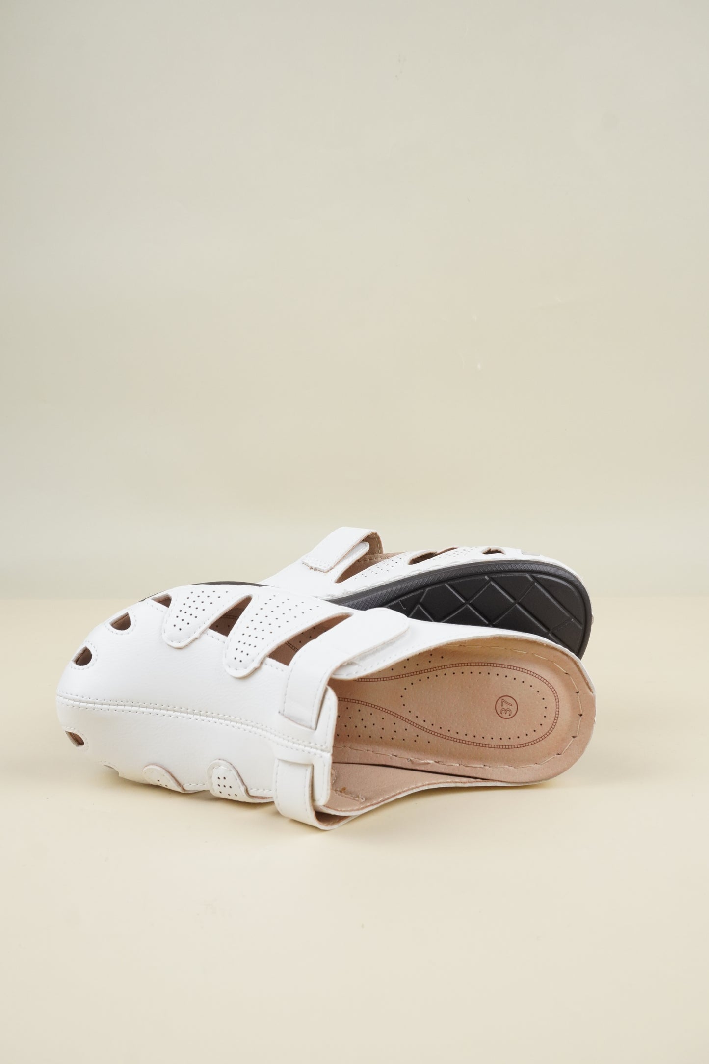 Wide-Fit Round-Toe Breathable Women's Slippers - White