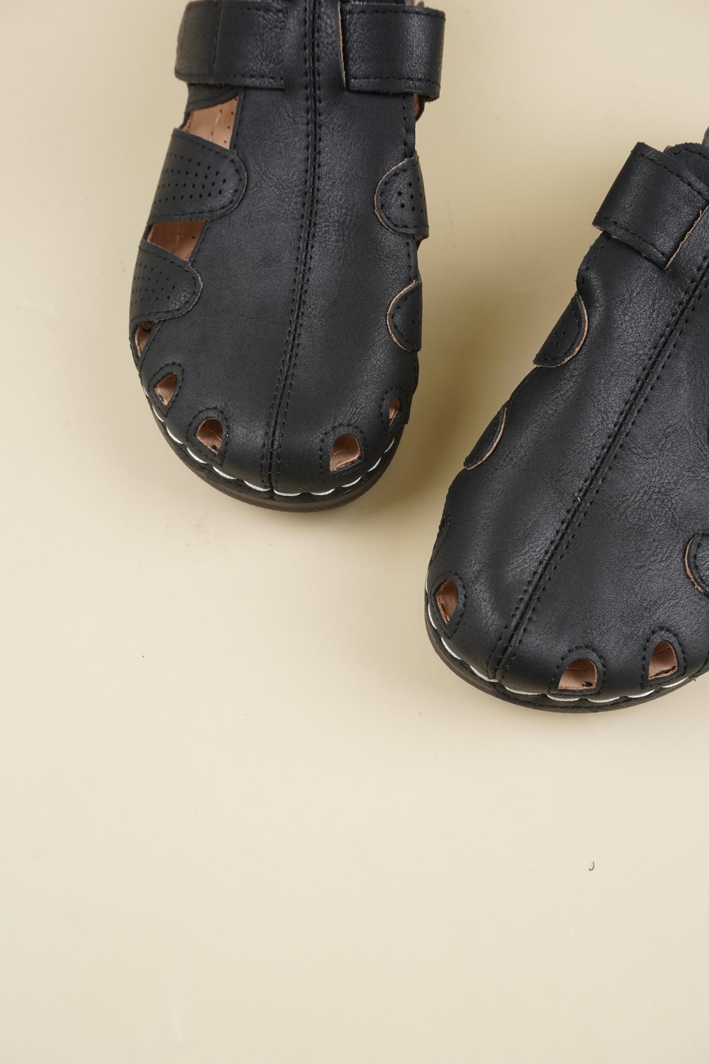 Wide-Fit Round-Toe Breathable Women's Slippers - Black
