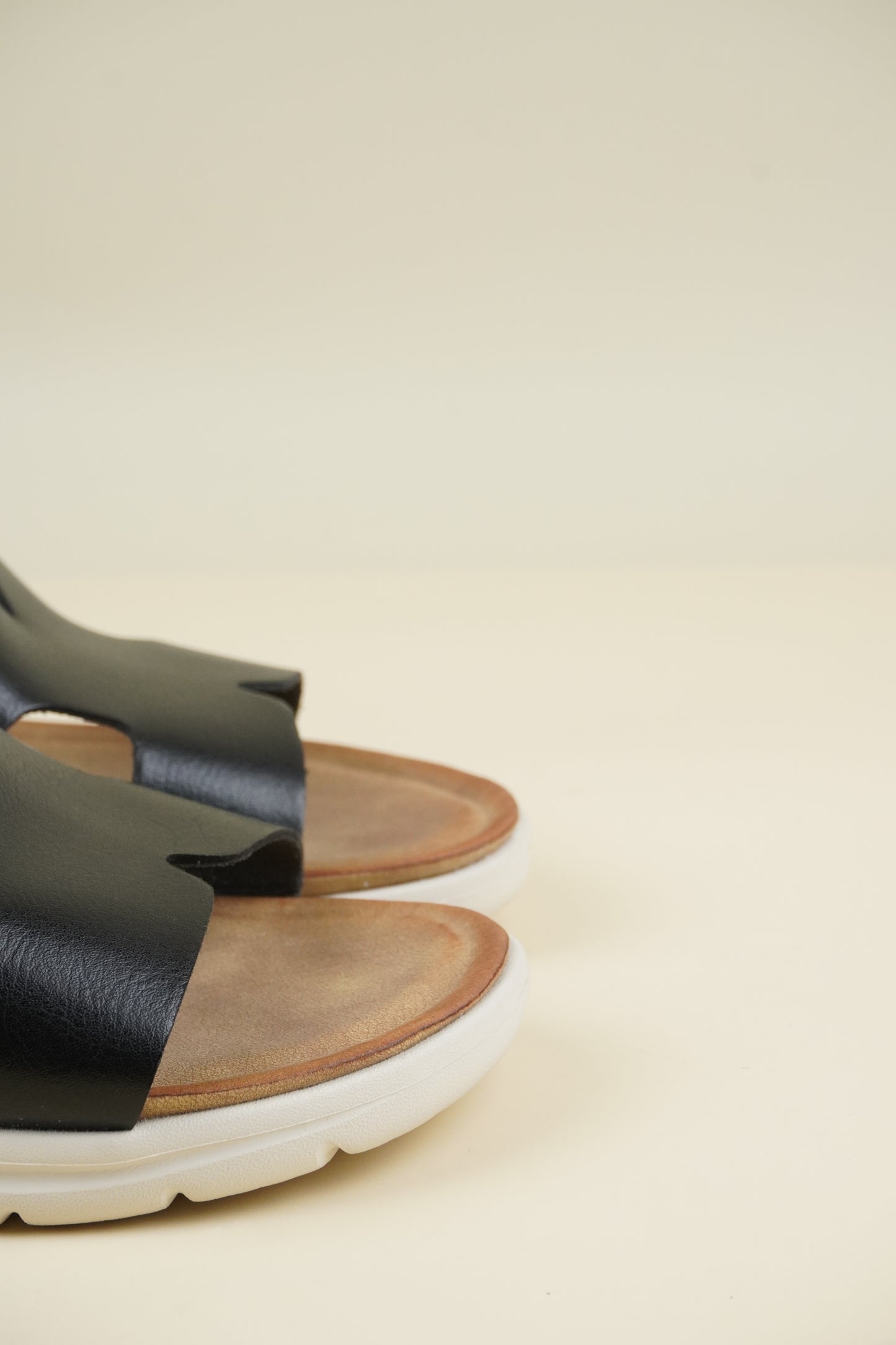 H Slippers - Black