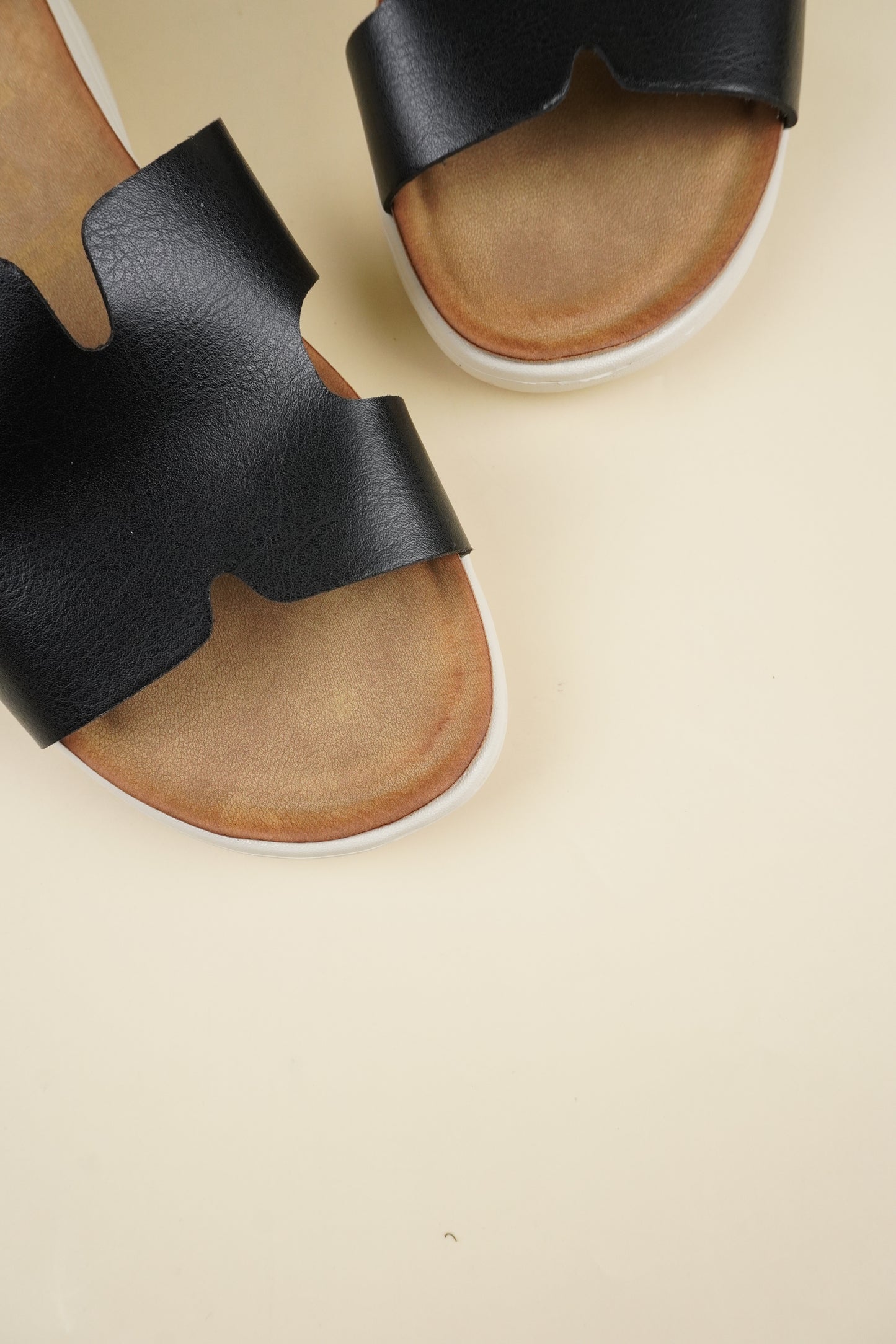 H Slippers - Black