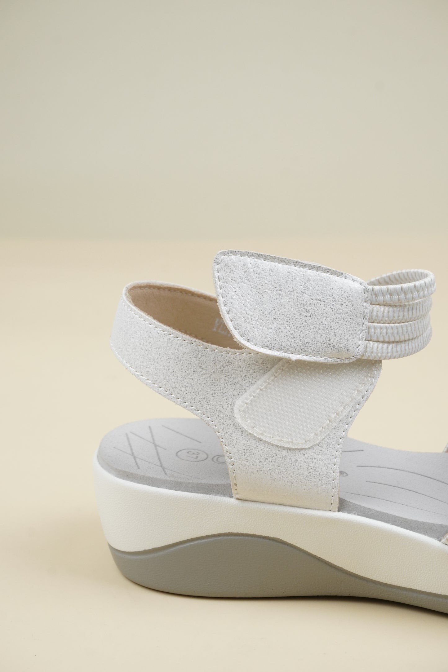 Women's Flex Comfort Sandals - White