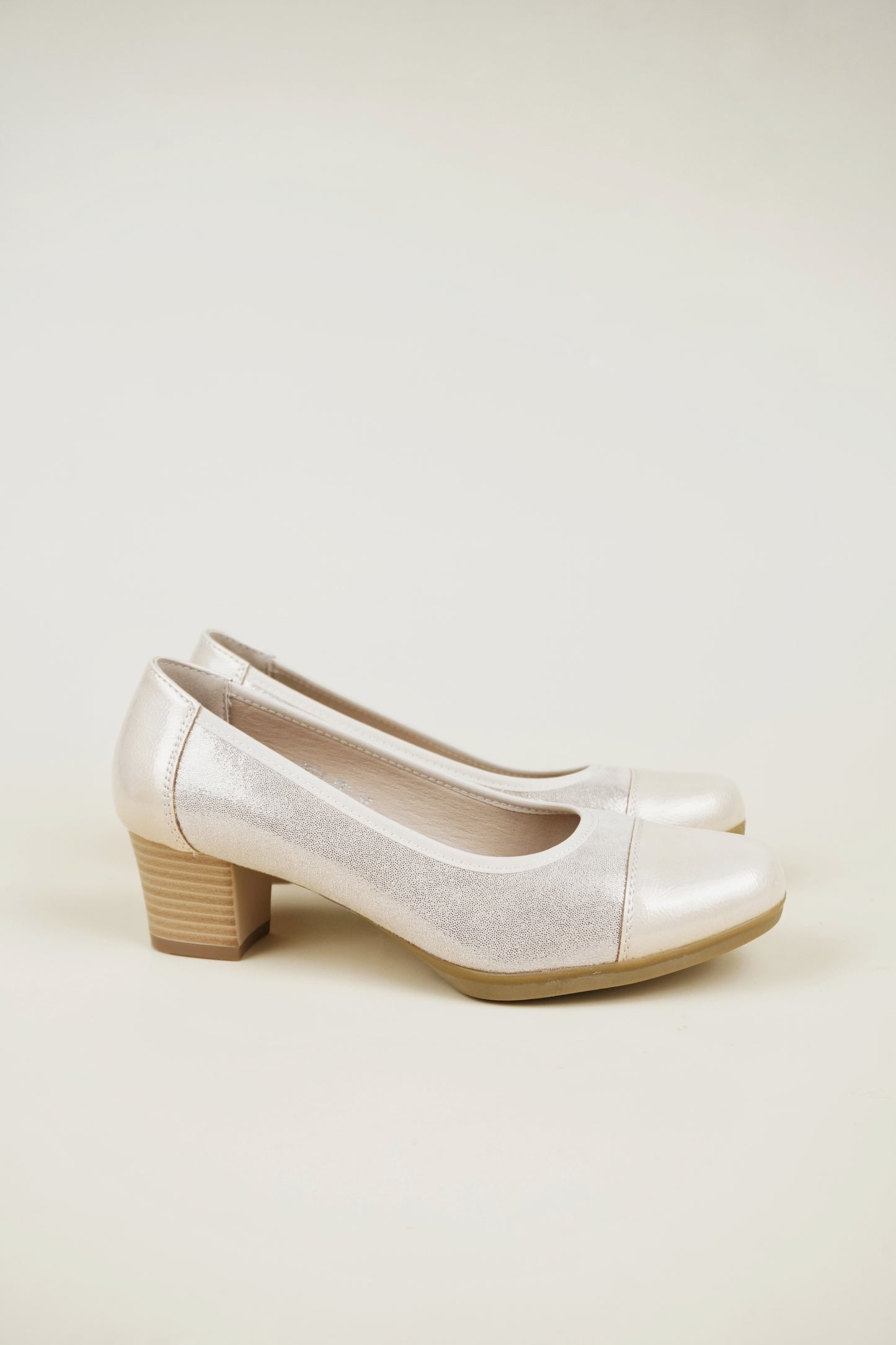 Ladies' Round Toe Pumps Low Heel - Beige