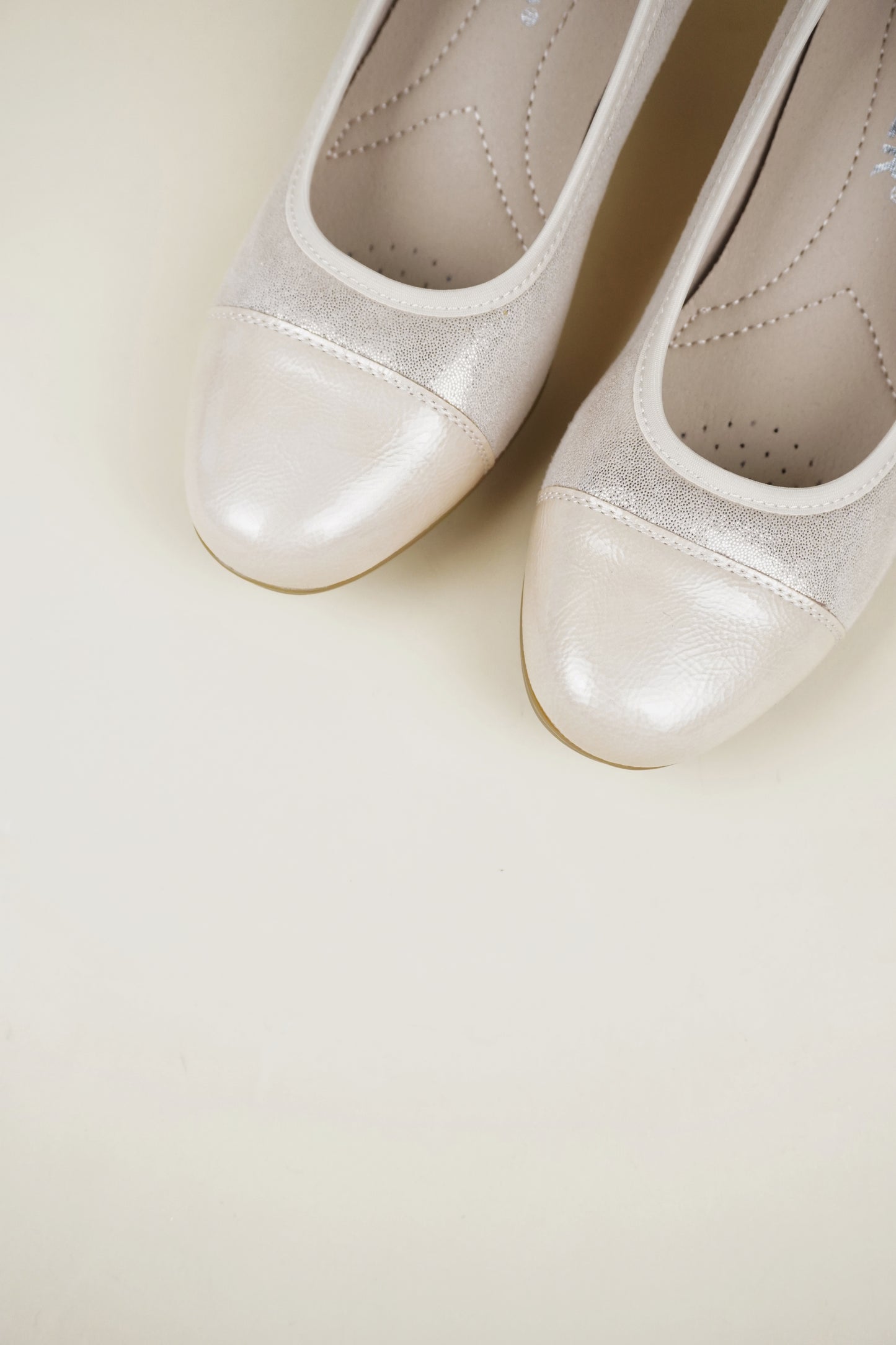 Ladies' Round Toe Pumps Low Heel - Beige