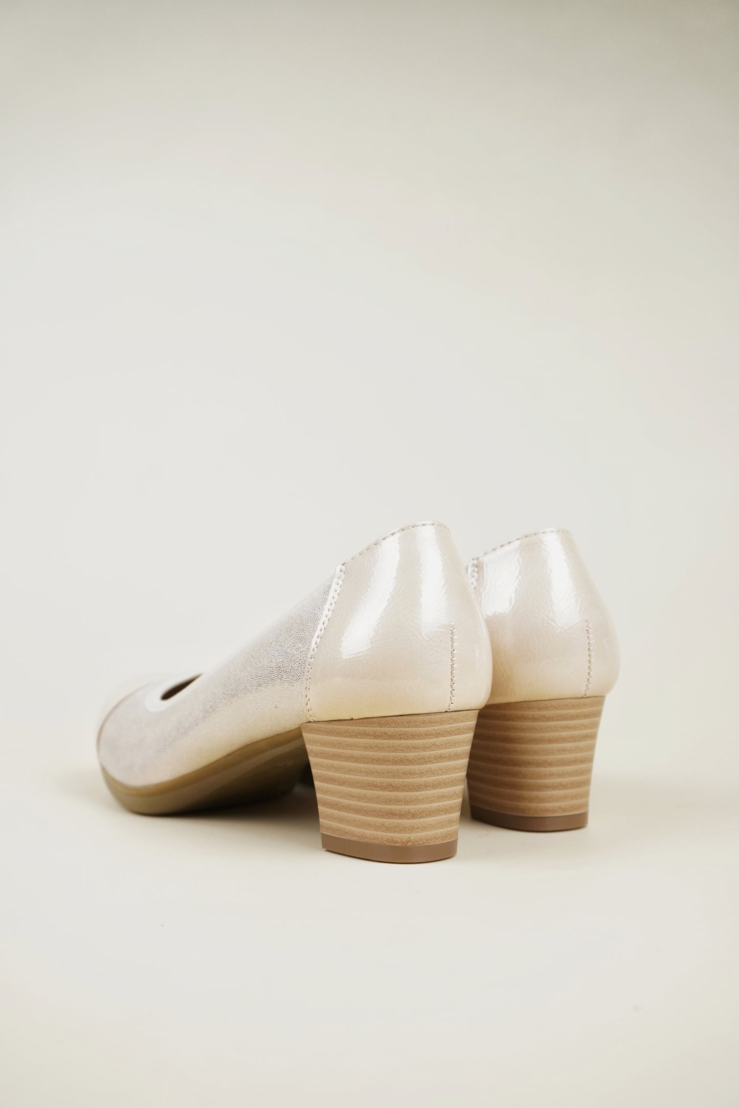 Ladies' Round Toe Pumps Low Heel - Beige