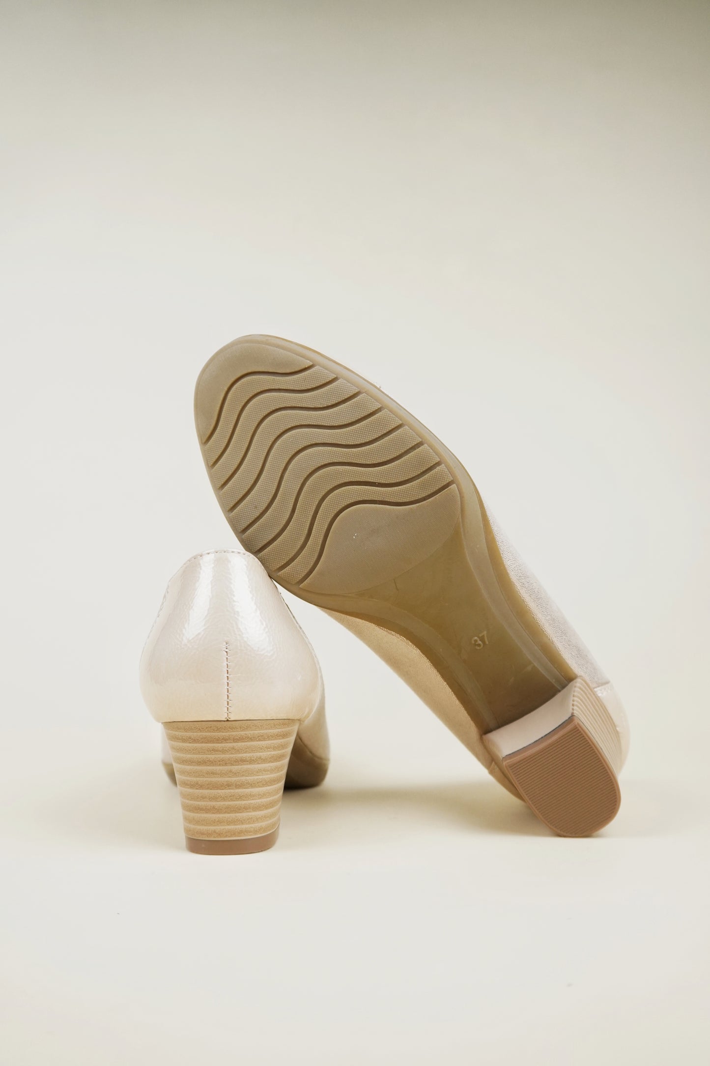 Ladies' Round Toe Pumps Low Heel - Beige