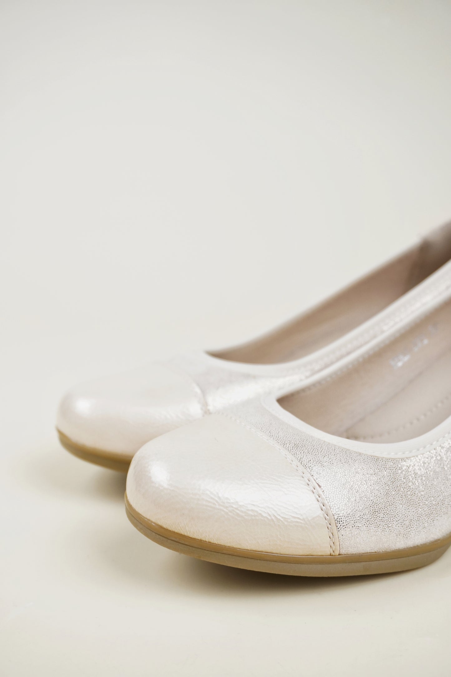 Ladies' Round Toe Pumps Low Heel - Beige