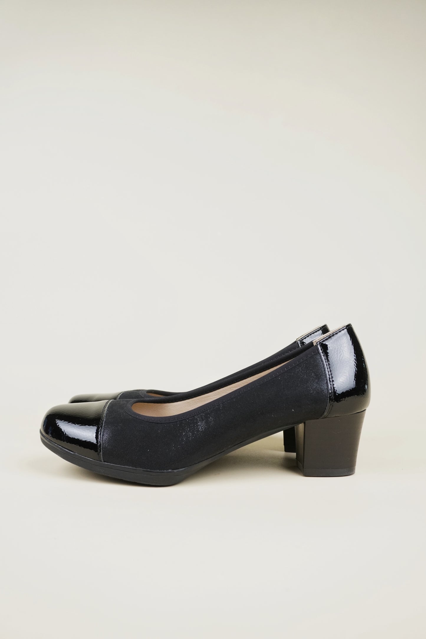 Ladies' Round Toe Pumps Low Heel - Black