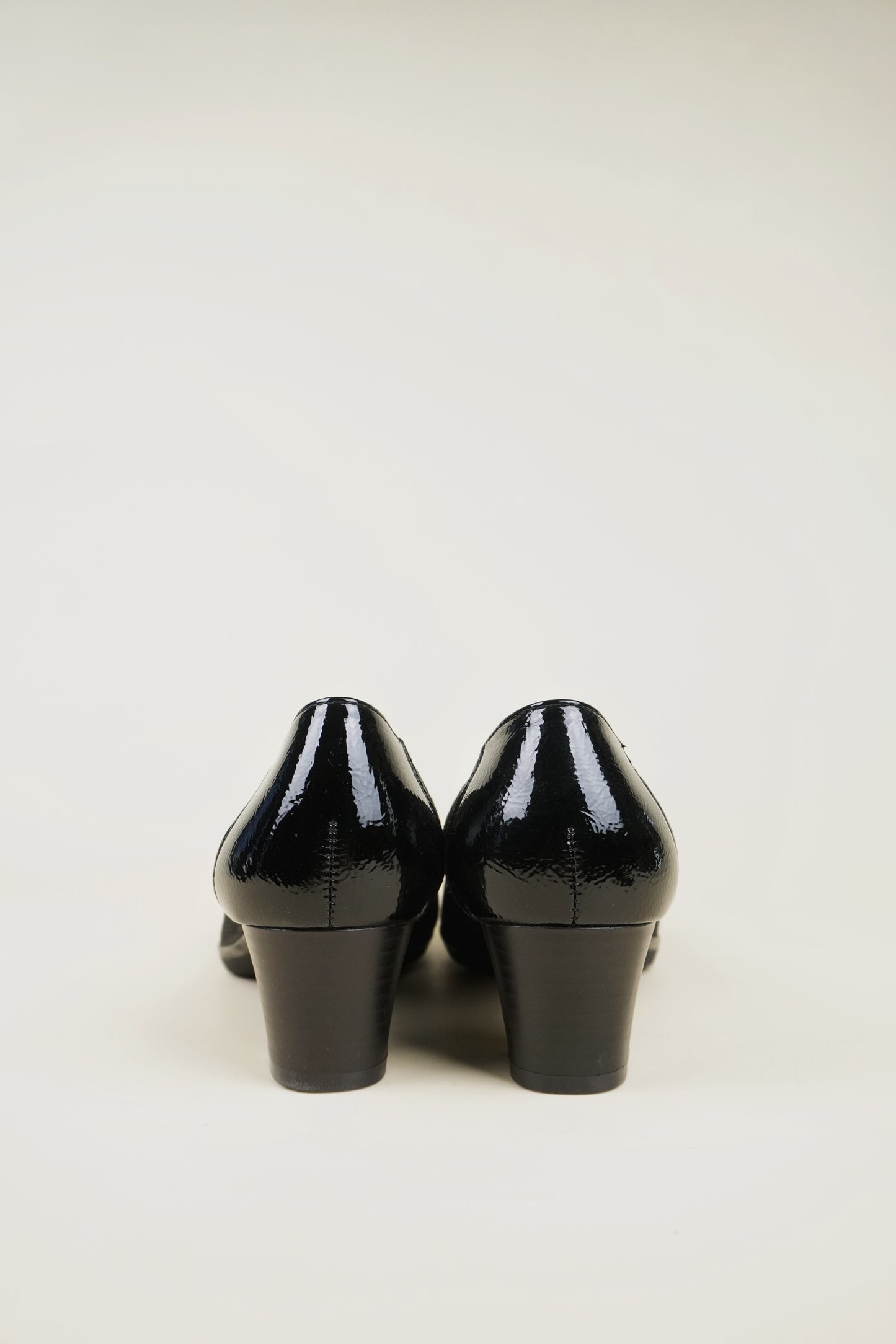 Ladies' Round Toe Pumps Low Heel - Black