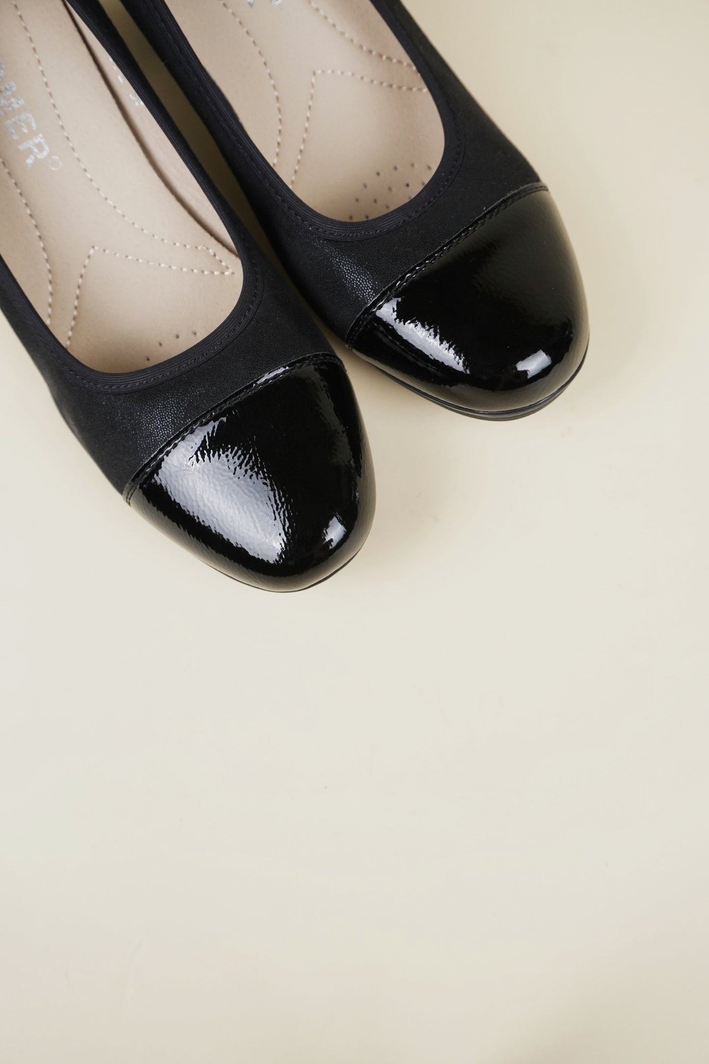 Ladies' Round Toe Pumps Low Heel - Black