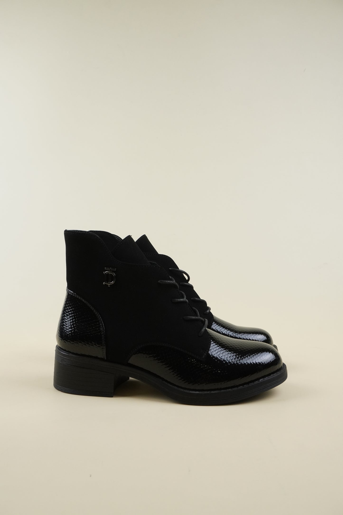 Women's Winter Flat Ankle Boots - Snake