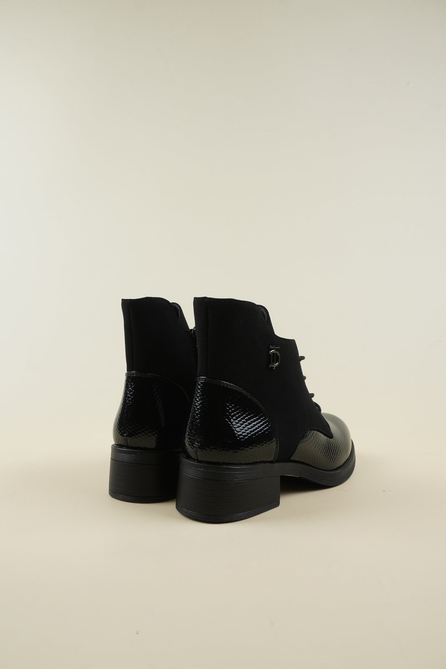 Women's Winter Flat Ankle Boots - Snake