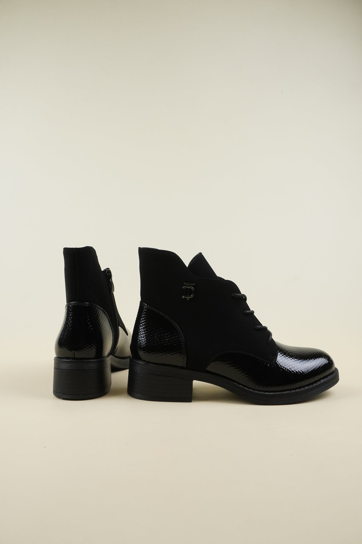 Women's Winter Flat Ankle Boots - Snake