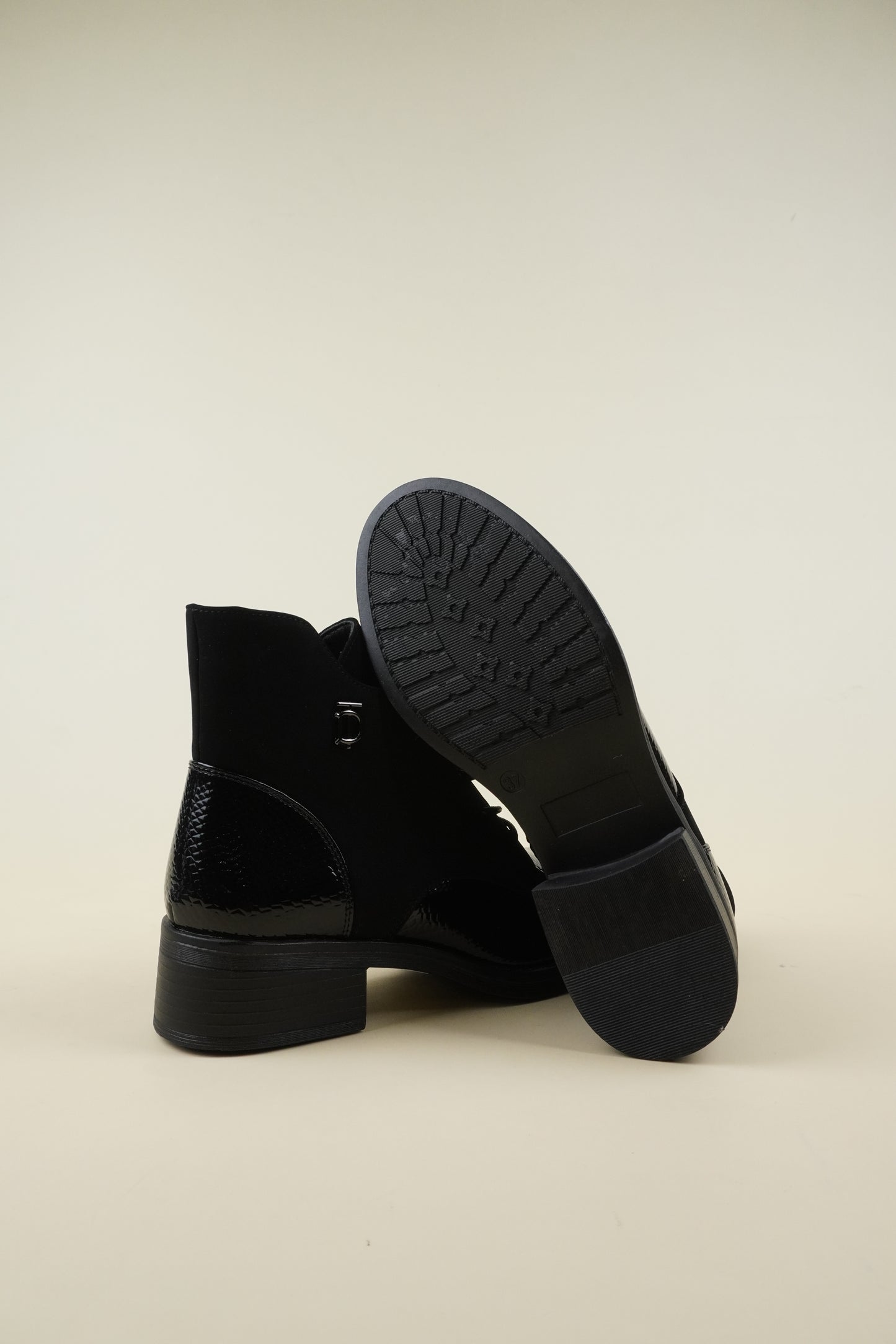 Women's Winter Flat Ankle Boots - Snake