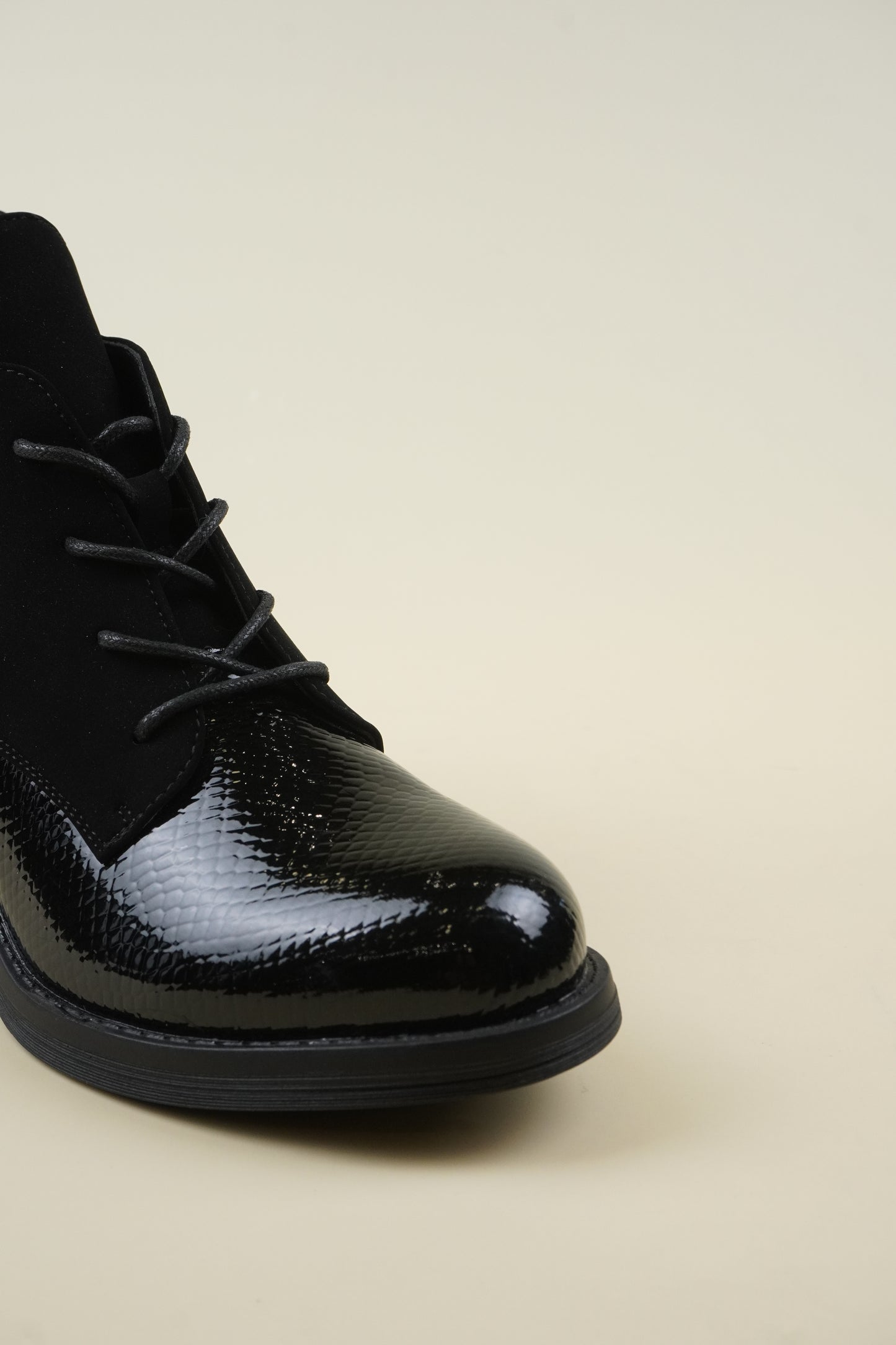 Women's Winter Flat Ankle Boots - Snake