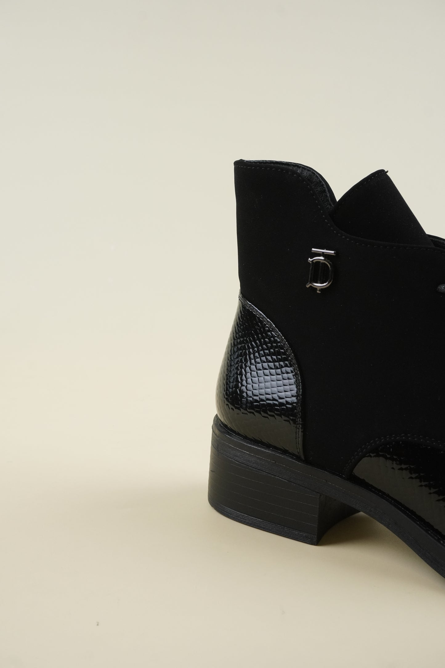 Women's Winter Flat Ankle Boots - Snake