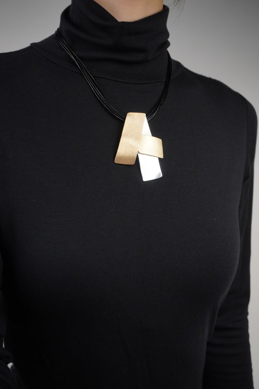 Szálhúzott Fém Medál Fekete Zsinór Nyaklánc