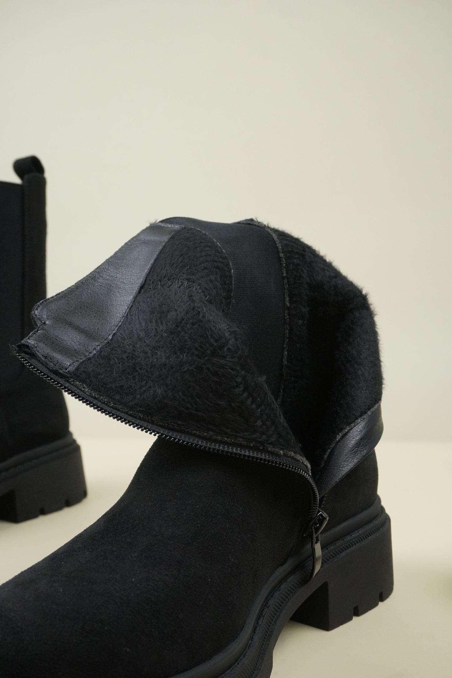Chelsea Boots - Suede Black