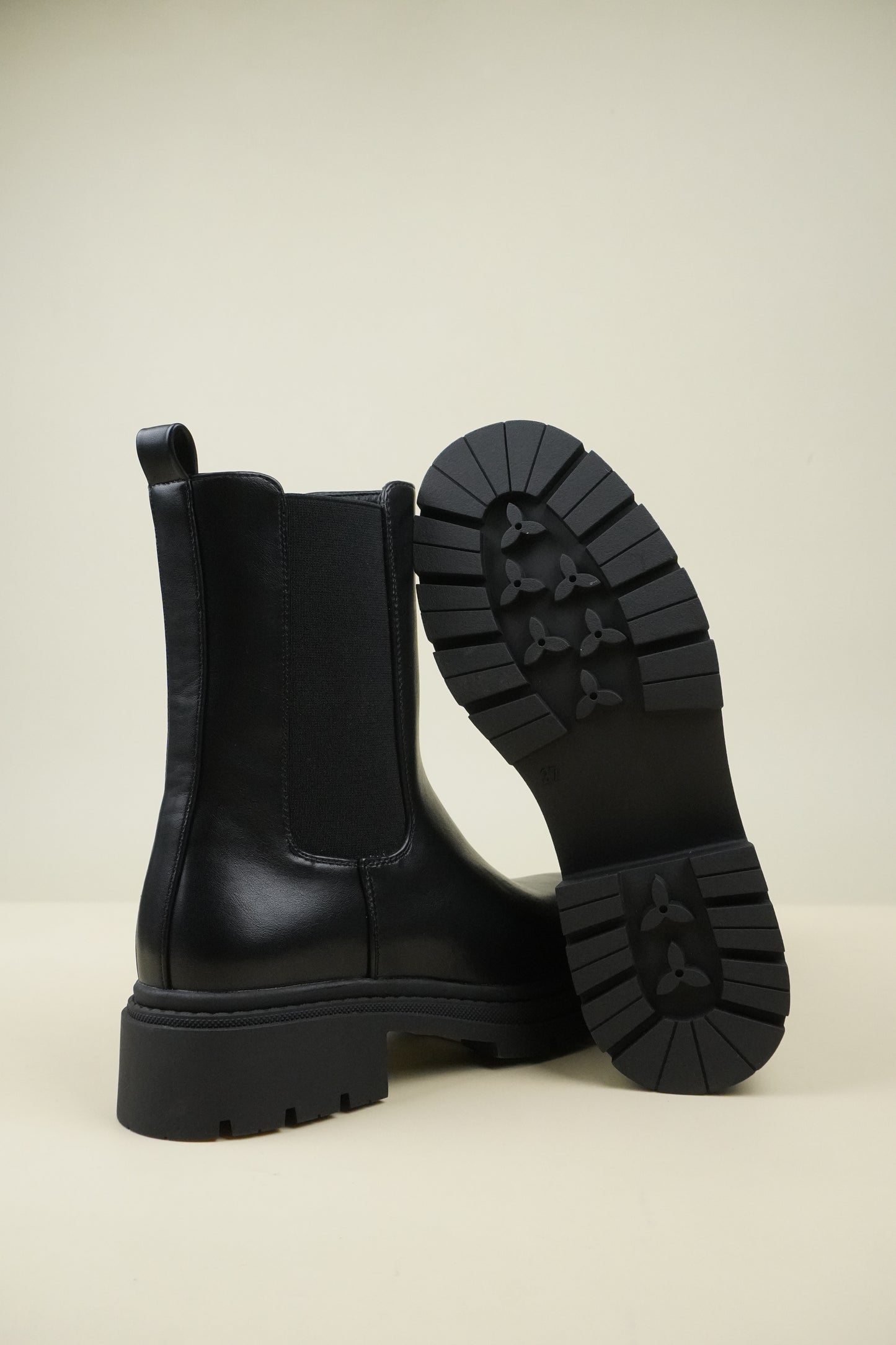 Chelsea Boots - Black