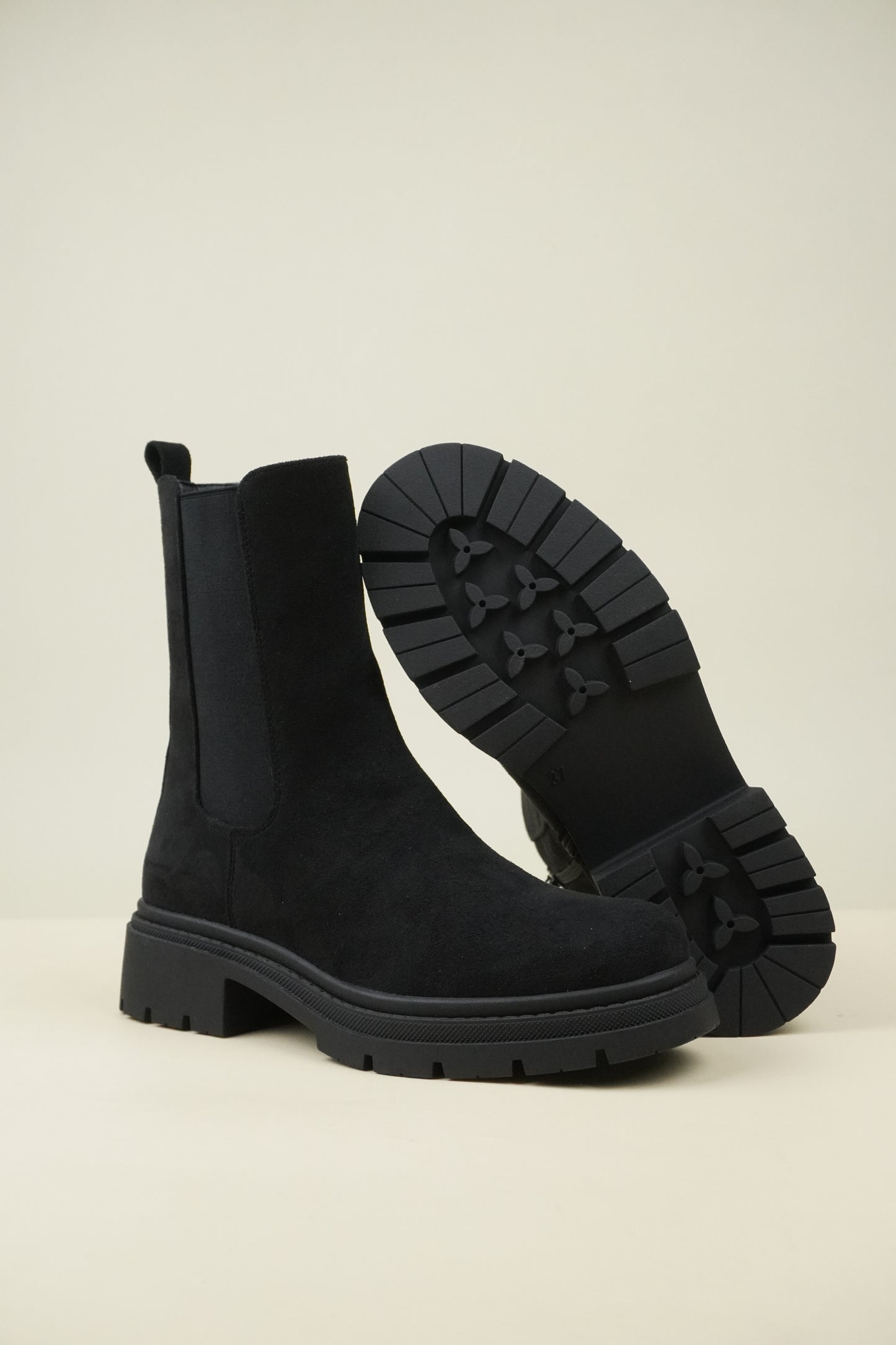 Chelsea Boots - Suede Black