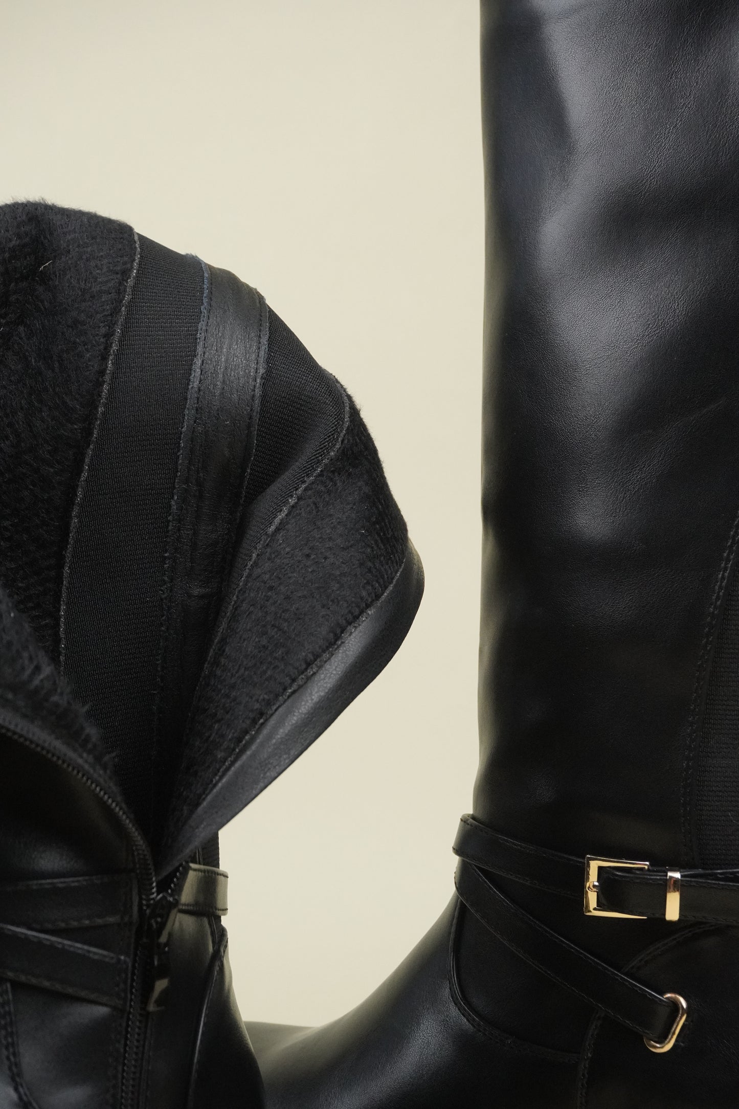 Női Térdcsizma Csatos Pánttal – Fekete