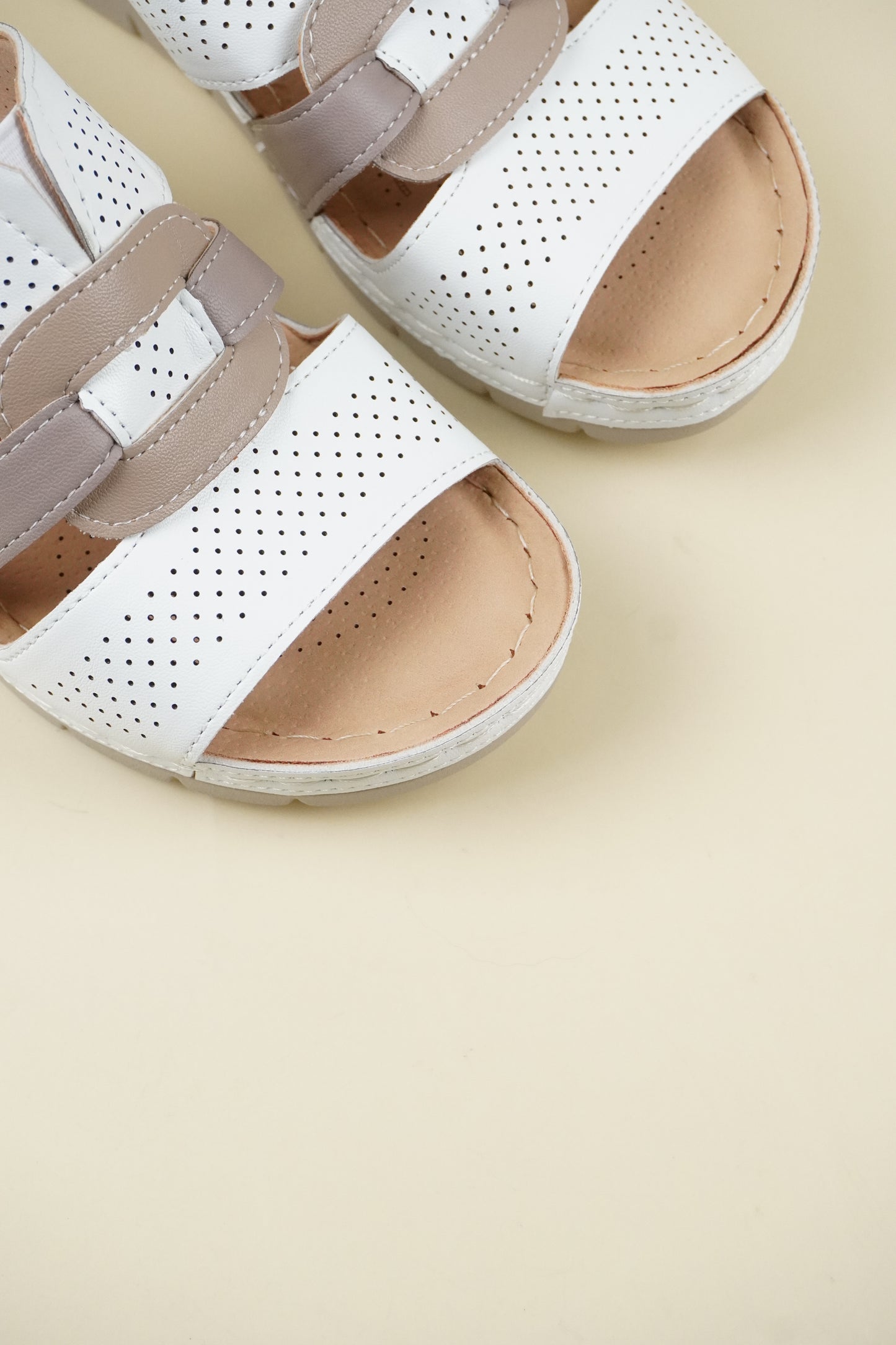 Nyitott Orrú Széles Szabású Wedge Papucs 107 - Piros