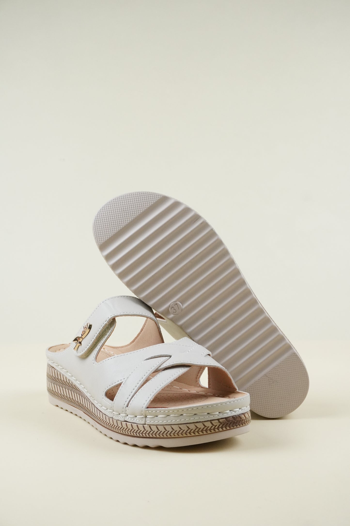 Open-Toe Wide-Fit Wedge Slippers 116 - Beige