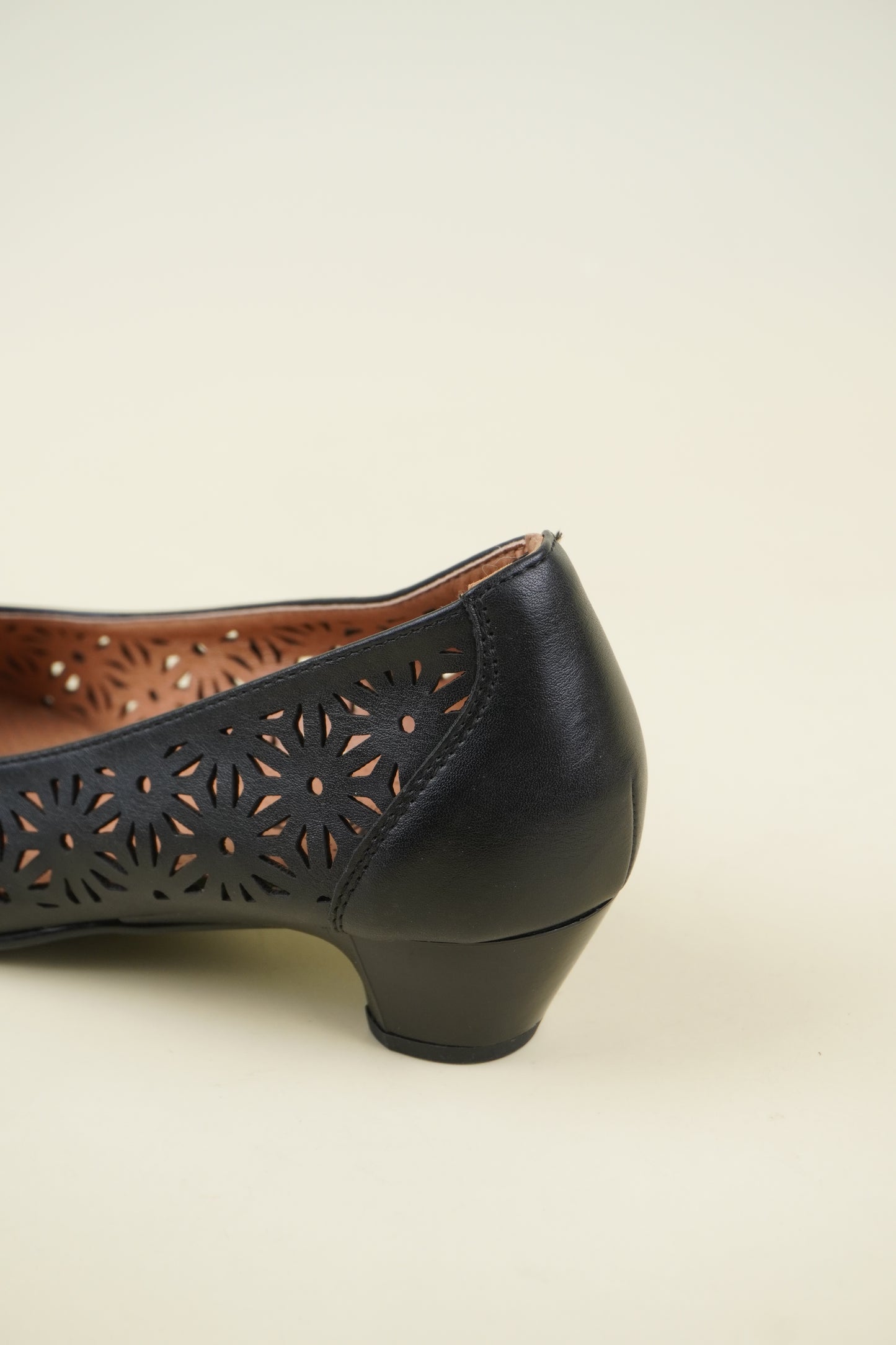 Ladies' Low Heel Pumps - Black