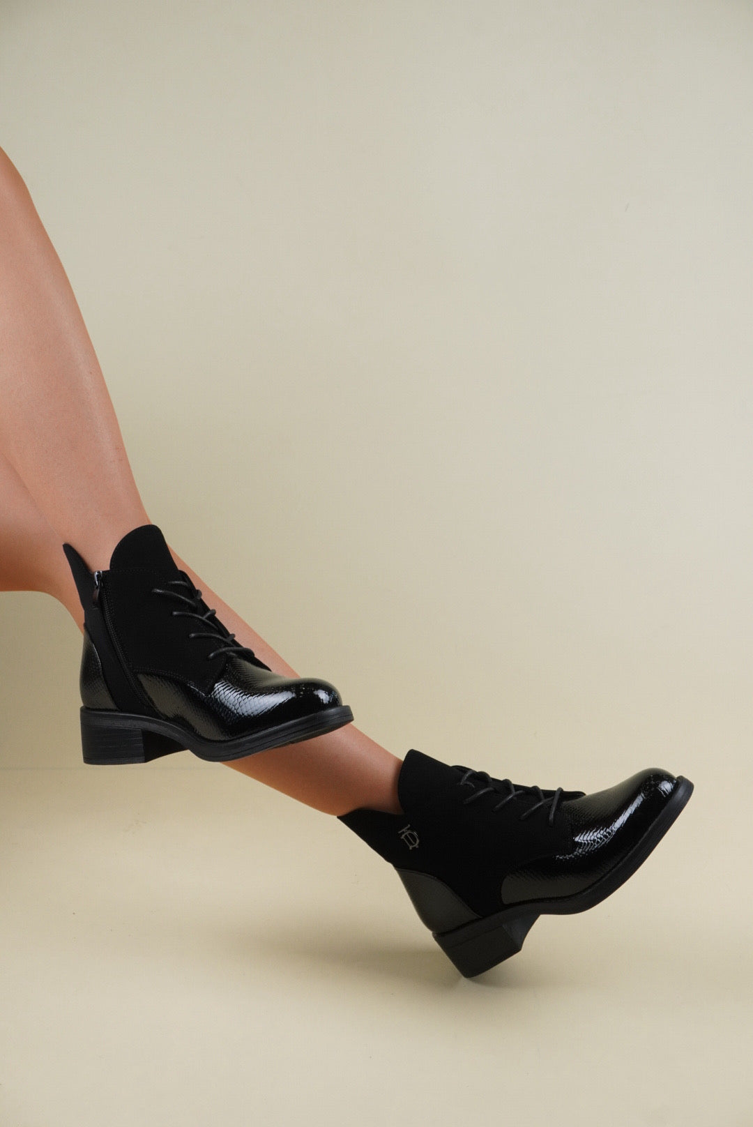 Women's Winter Flat Ankle Boots - Snake
