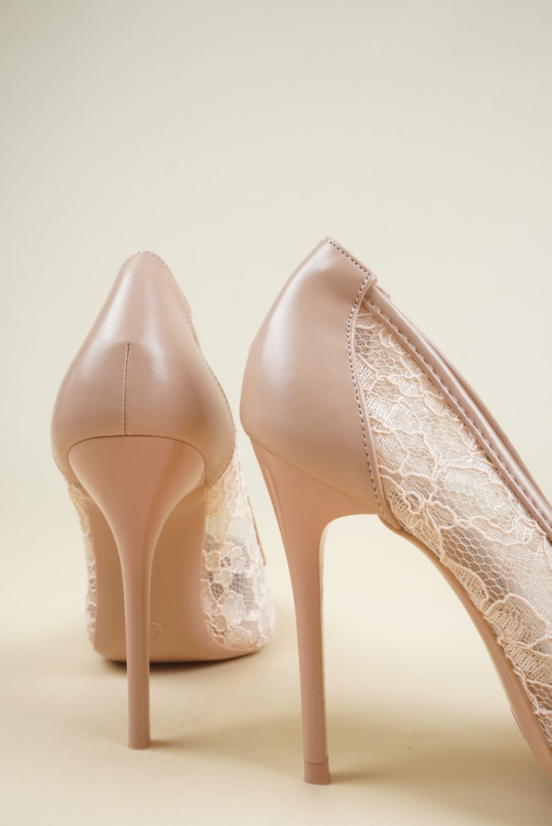 Lace Pumps - Apricot