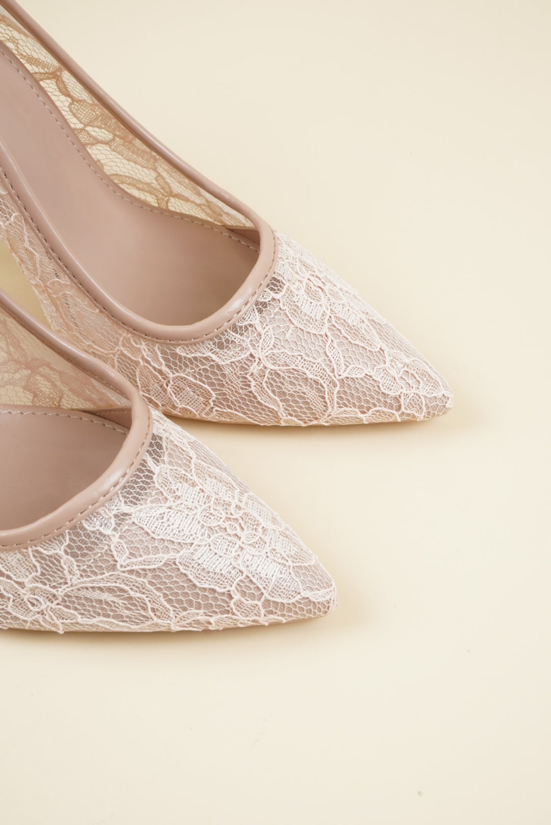 Lace Pumps - Apricot